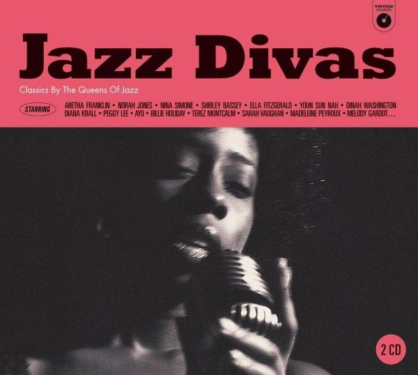 Albumcover: "Jazz Divas". Eine Frau singt in ein Mikrofon. Rosa und schwarzer Text.