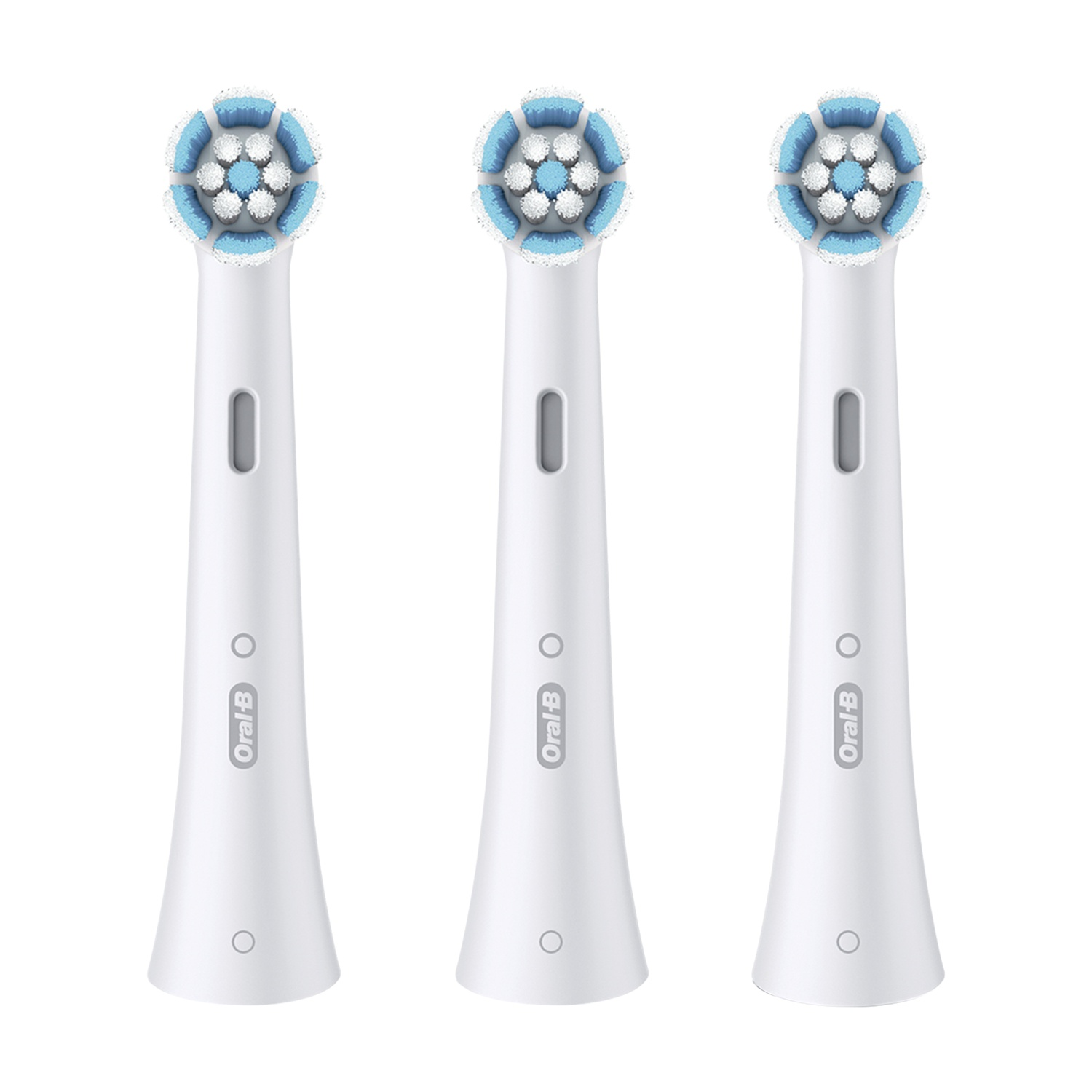 Tre testine per spazzolino Oral-B bianche con setole blu e bianche, isolate su bianco.