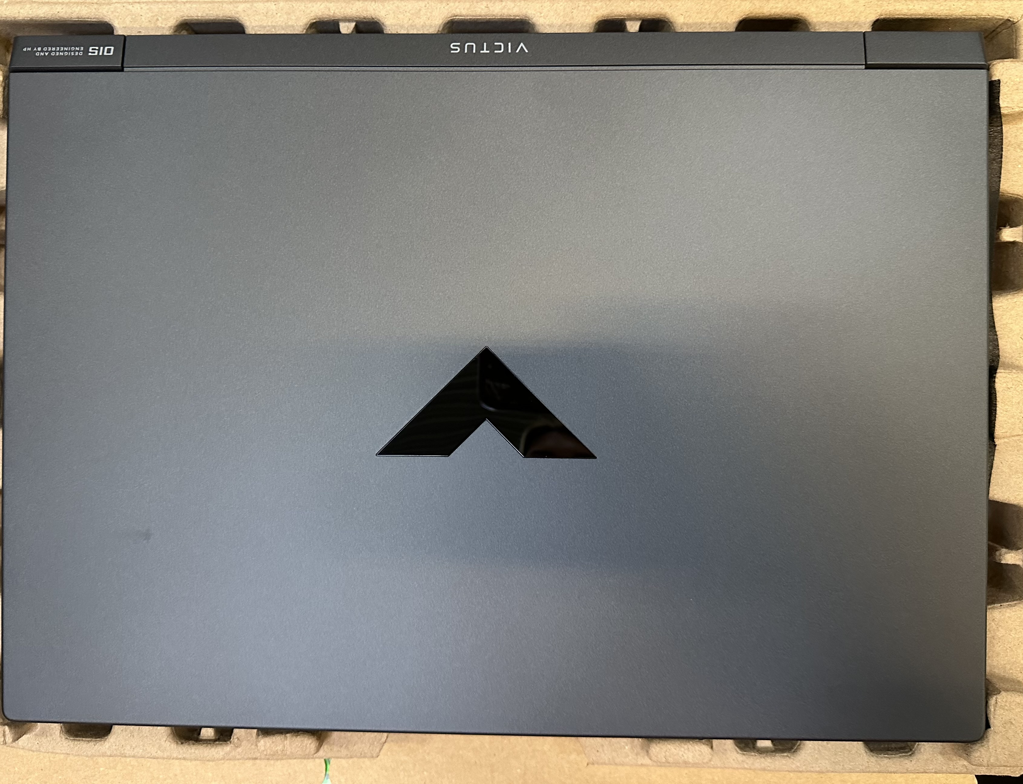 OUTLET Laptop HP Victus 15-fa0999nw FHD i5-12450H/16GB/512GB SSD/RTX3050 4GB/Win11H Szary (Mica Silver) / Intel® Core™ i5-12450H / 16 GB RAM / 512 GB SSD / GeForce RTX™ 3050 / Windows 11 Home (64 Bit) Szary