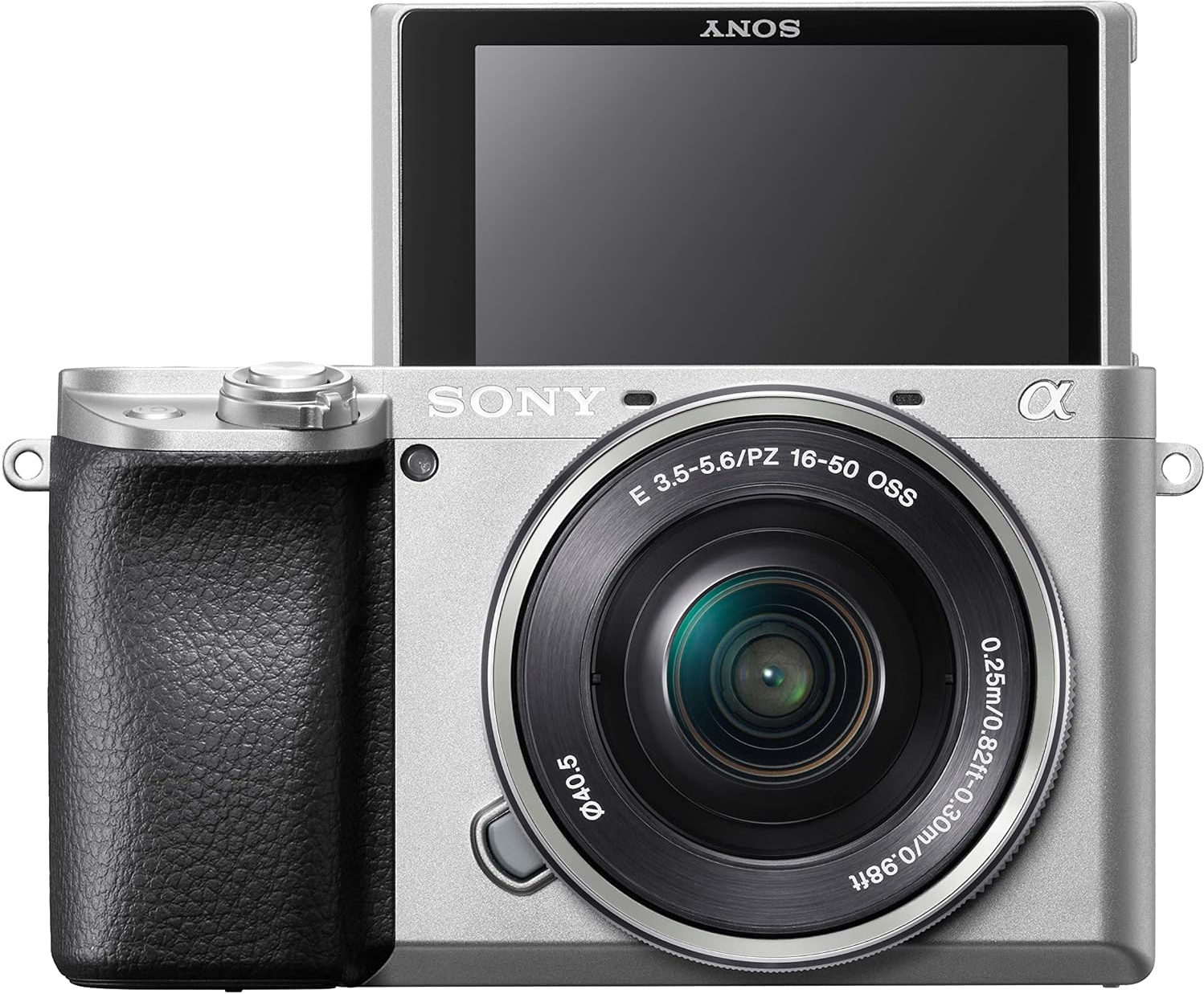 Ezüst Sony Alpha fényképezőgép felhajtható képernyővel és fekete objektívvel.