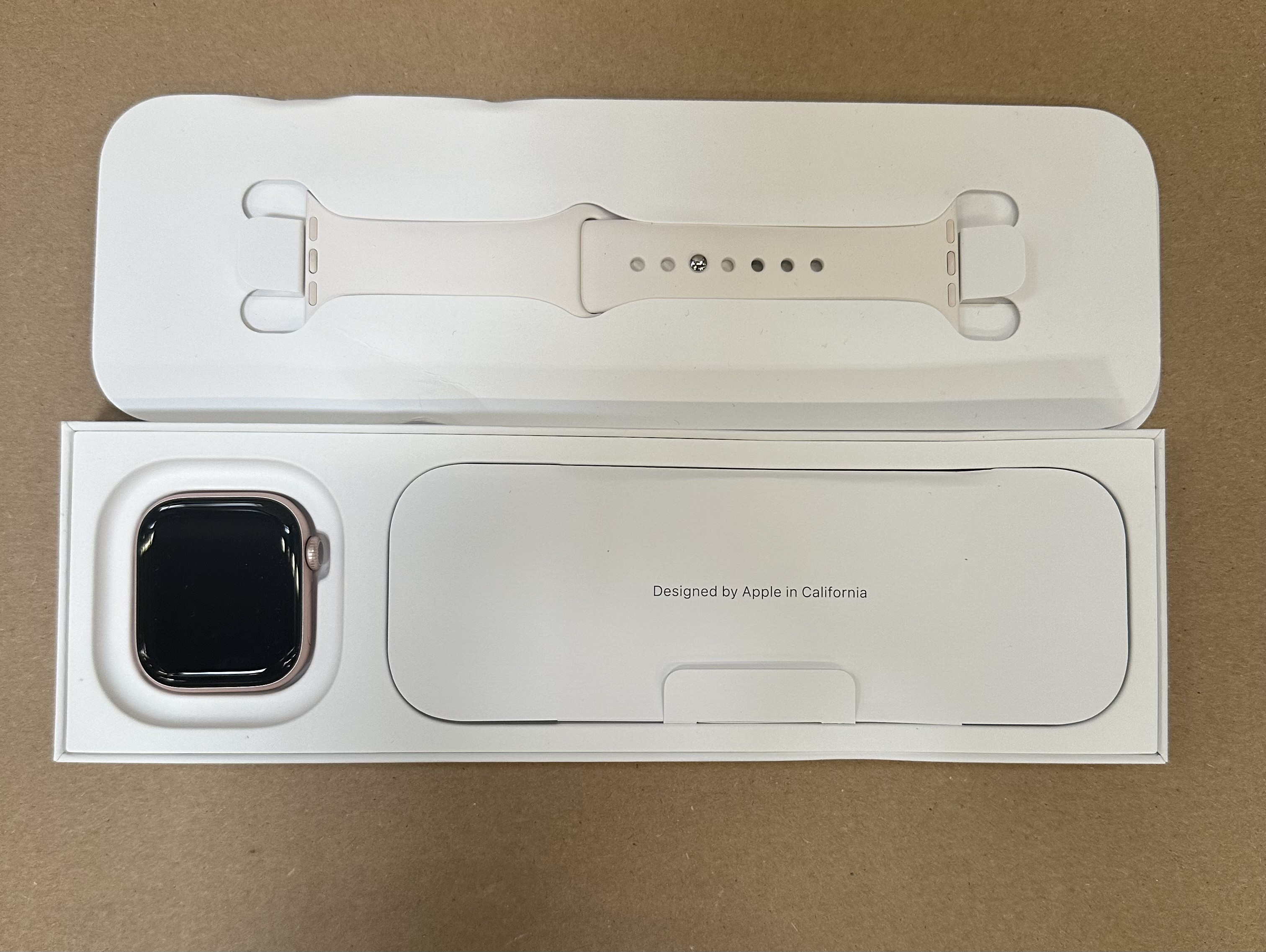 OUTLET  Smartwatch APPLE Watch Series 10 GPS Koperta 42mm z aluminium w kolorze różowego złota z paskiem sportowym S/M w kolorze łagodnego różu MWWH3ET/A Różowe złoto/Różowy