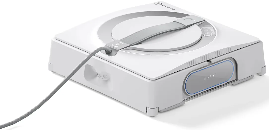 Aspirapolvere robot bianco con cavo grigio su superficie bianca.