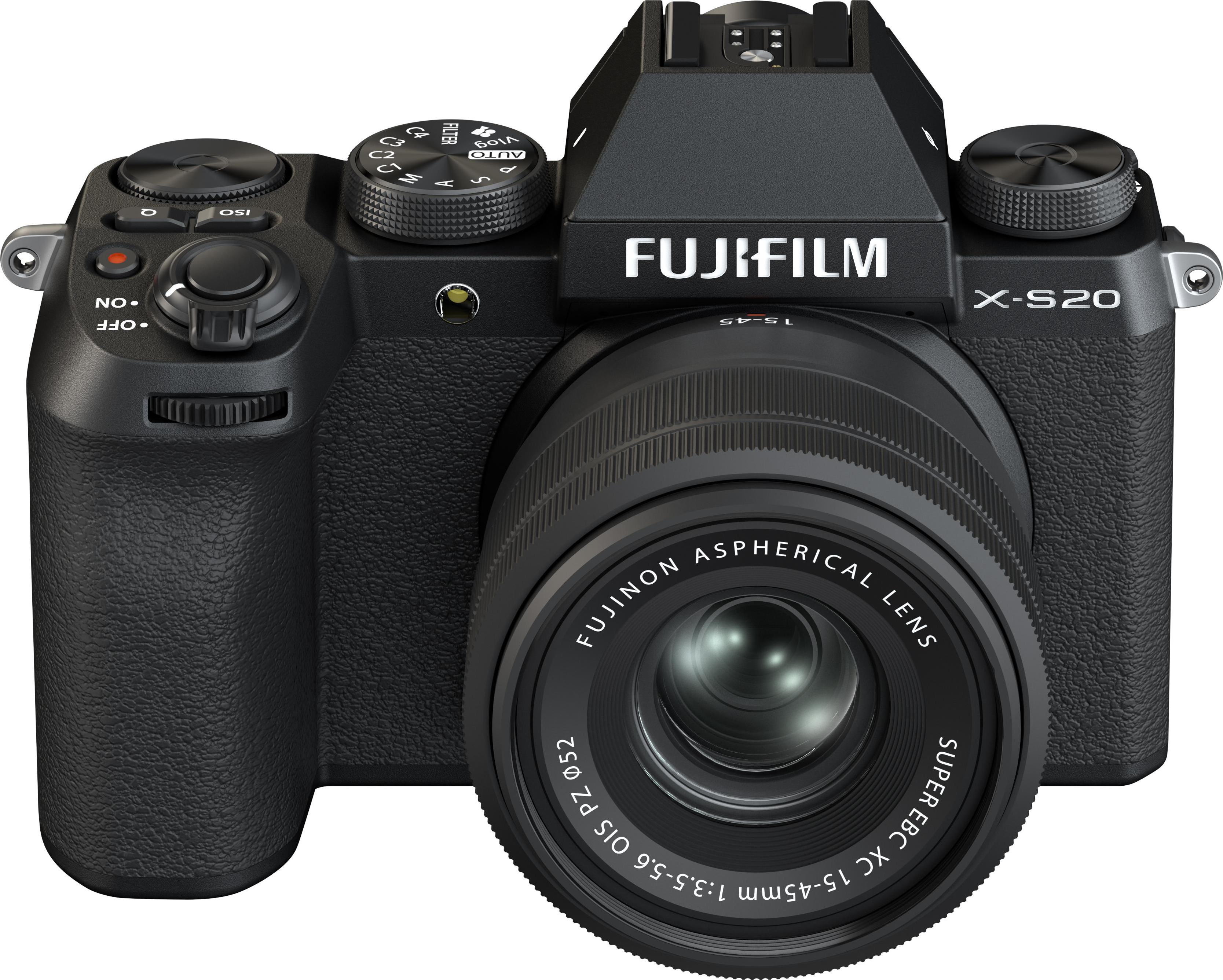 Un appareil photo Fujifilm X-S20 noir avec un objectif. Il comporte plusieurs molettes et boutons, et la marque est visible.