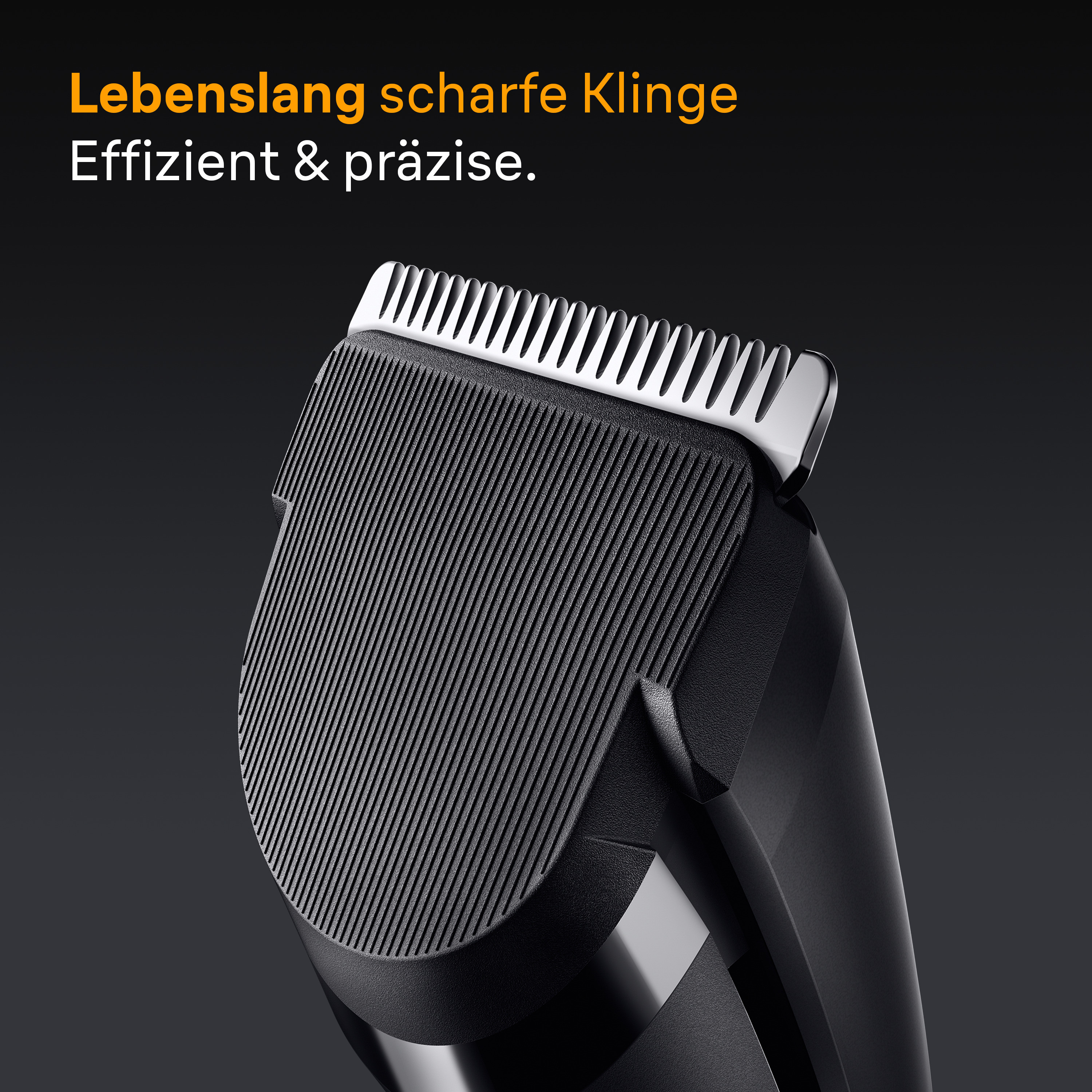 Nahaufnahme einer schwarzen Haarschneidemaschine vor dunklem Hintergrund.