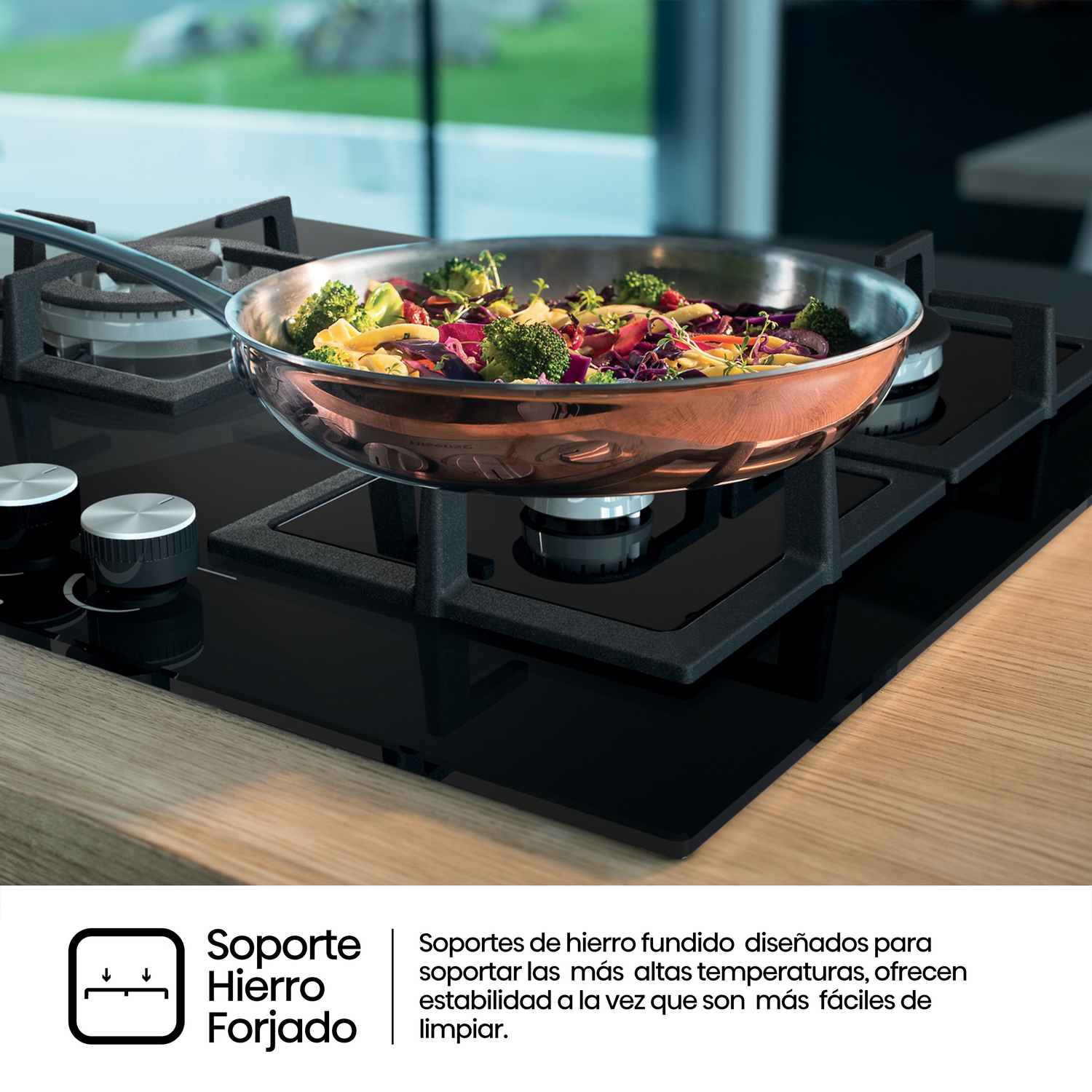Diagrama de una placa de cocina Hisense, con dimensiones. Vistas superior y lateral para la instalación.