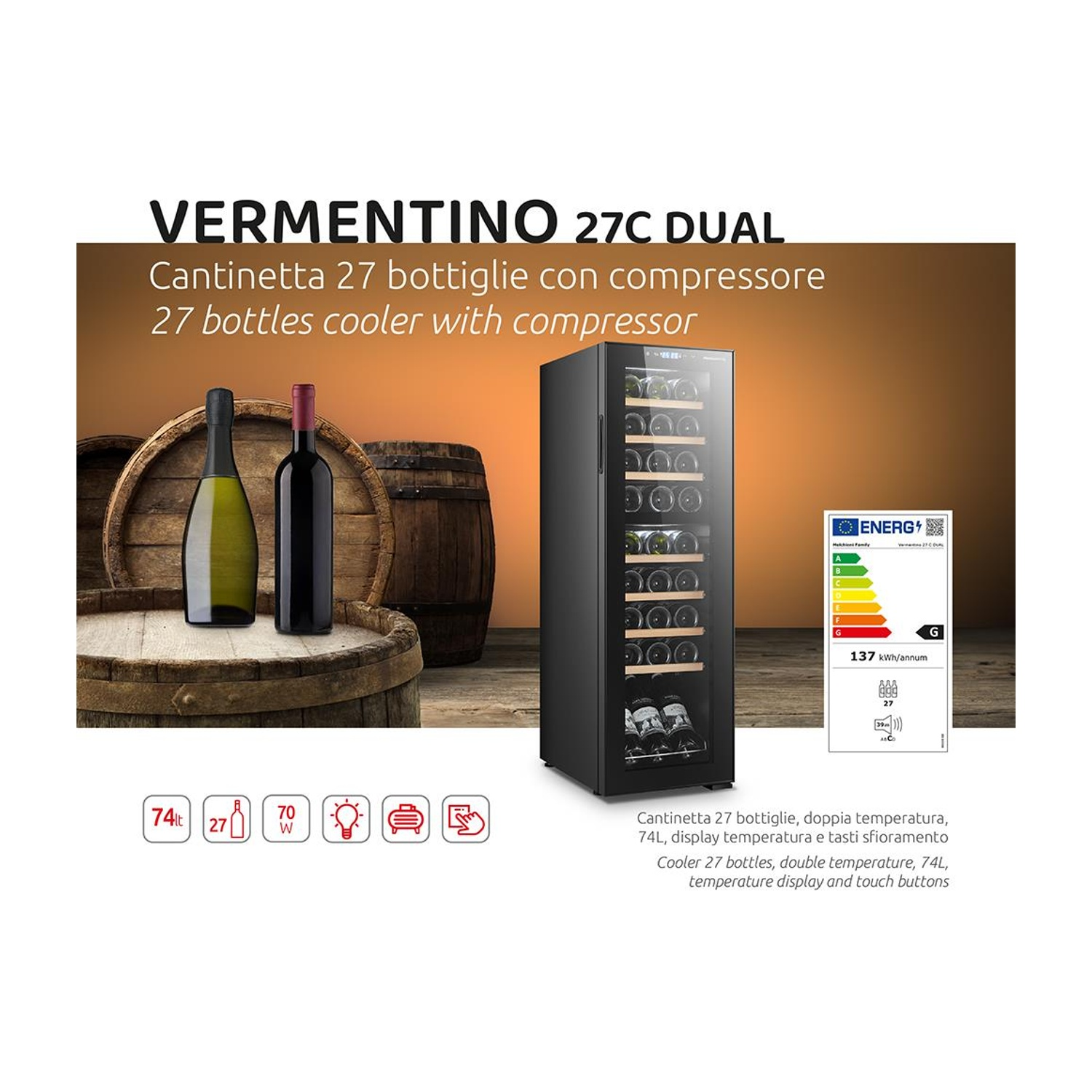 Una cantinetta con bottiglie e botti, con un'etichetta di efficienza energetica.