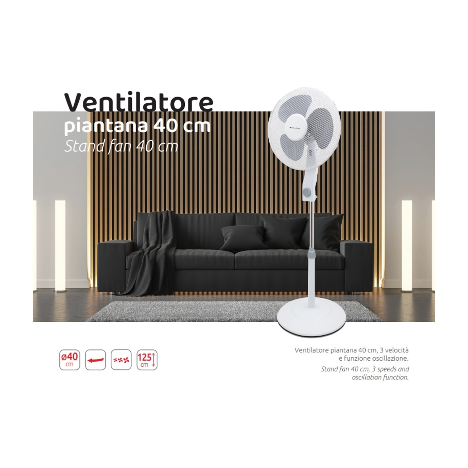 Ventilatore a colonna bianco di fronte a un divano nero e parete in legno.