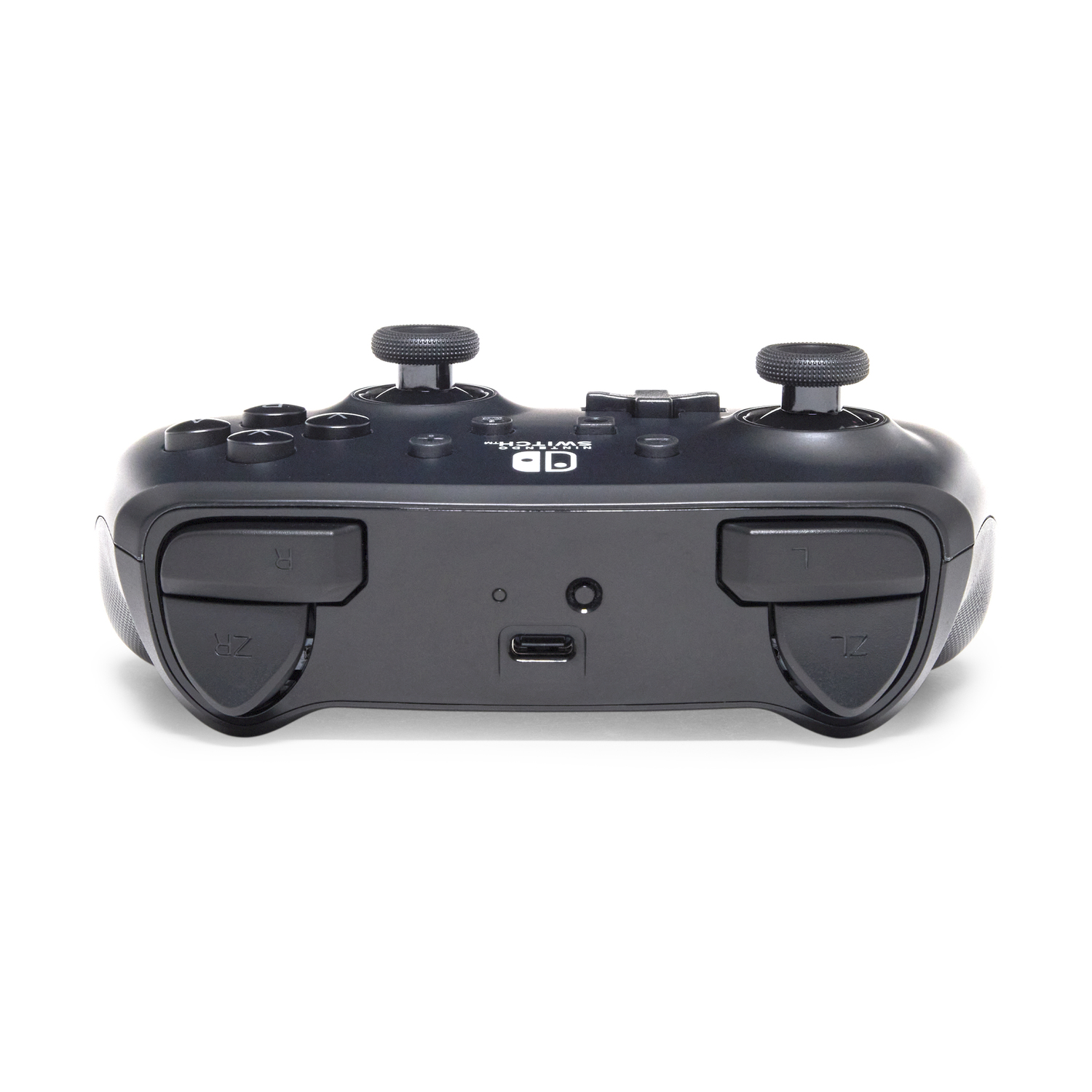 Vista inferiore di un controller di gioco nero. Dispone di pulsanti ZL, ZR, una porta USB e il logo Nintendo Switch.