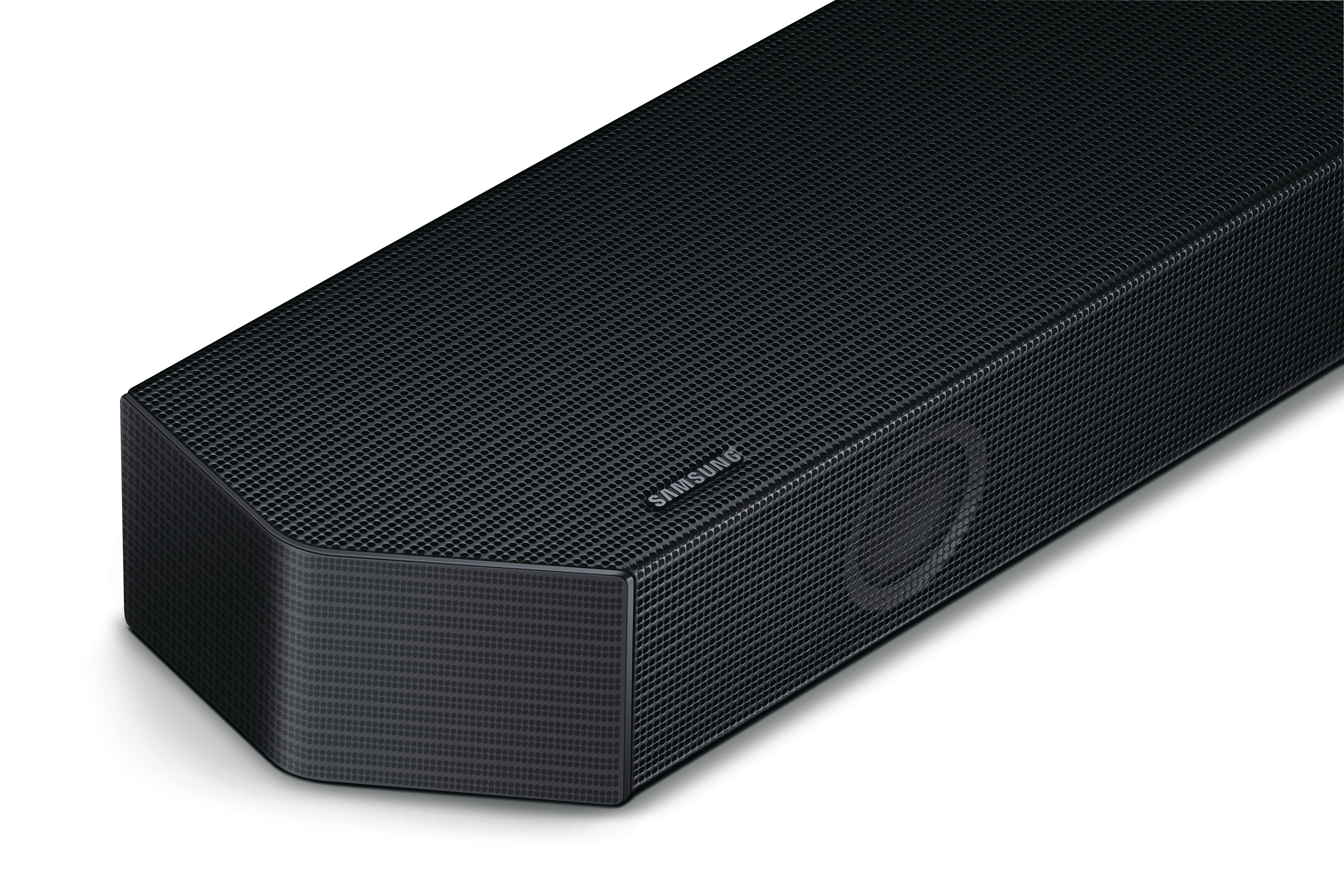 Nahaufnahme der Vorderseite einer schwarzen Soundbar mit Mesh-Design und Logo.