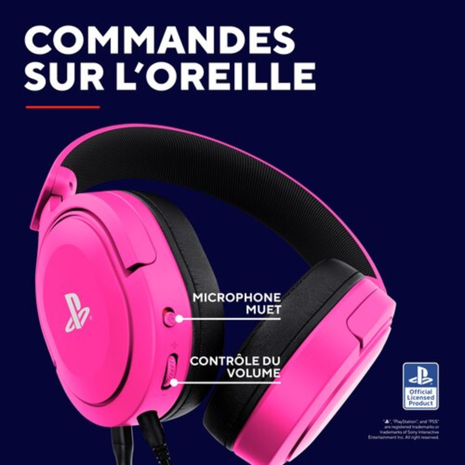 Casque de jeu rose et noir avec commandes étiquetées, sur fond bleu foncé avec du texte.