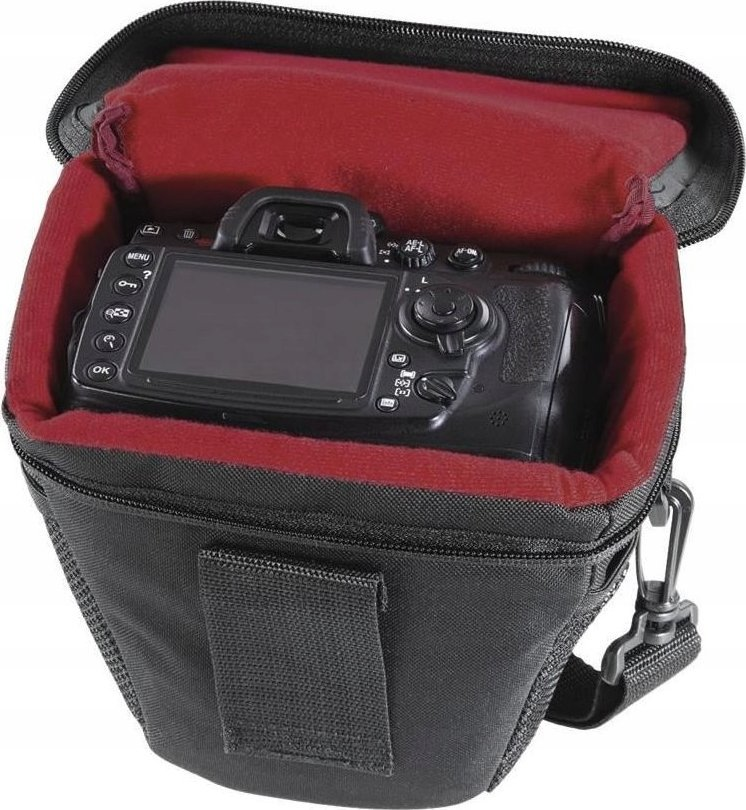 Czarna lustrzanka w czarnej torbie na aparat z czerwonym wnętrzem. Torba jest otwarta, widać ekran aparatu.