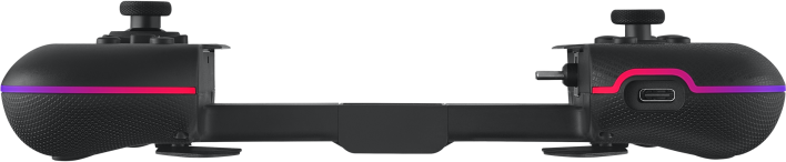 Fekete gamepad oldala. Joystickeket, gombokat és egy USB-C portot mutat RGB világítással.