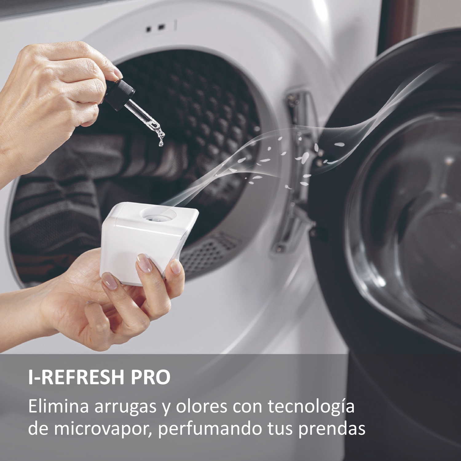 Una persona pone unas gotas de líquido en un recipiente blanco. Sale vapor.