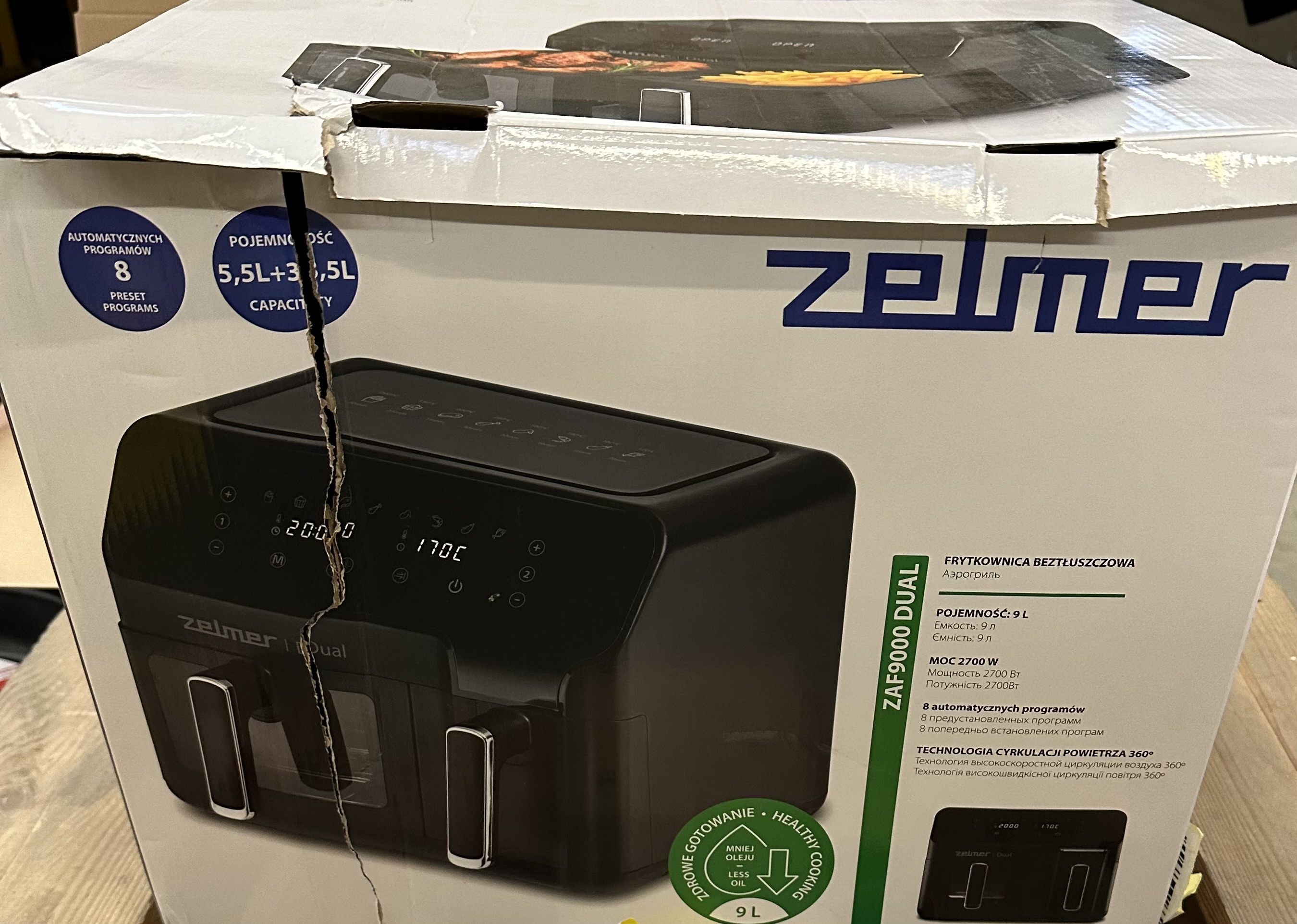 Pudełko czarnej frytkownicy beztłuszczowej Zelmer Dual z wyświetlaczami.