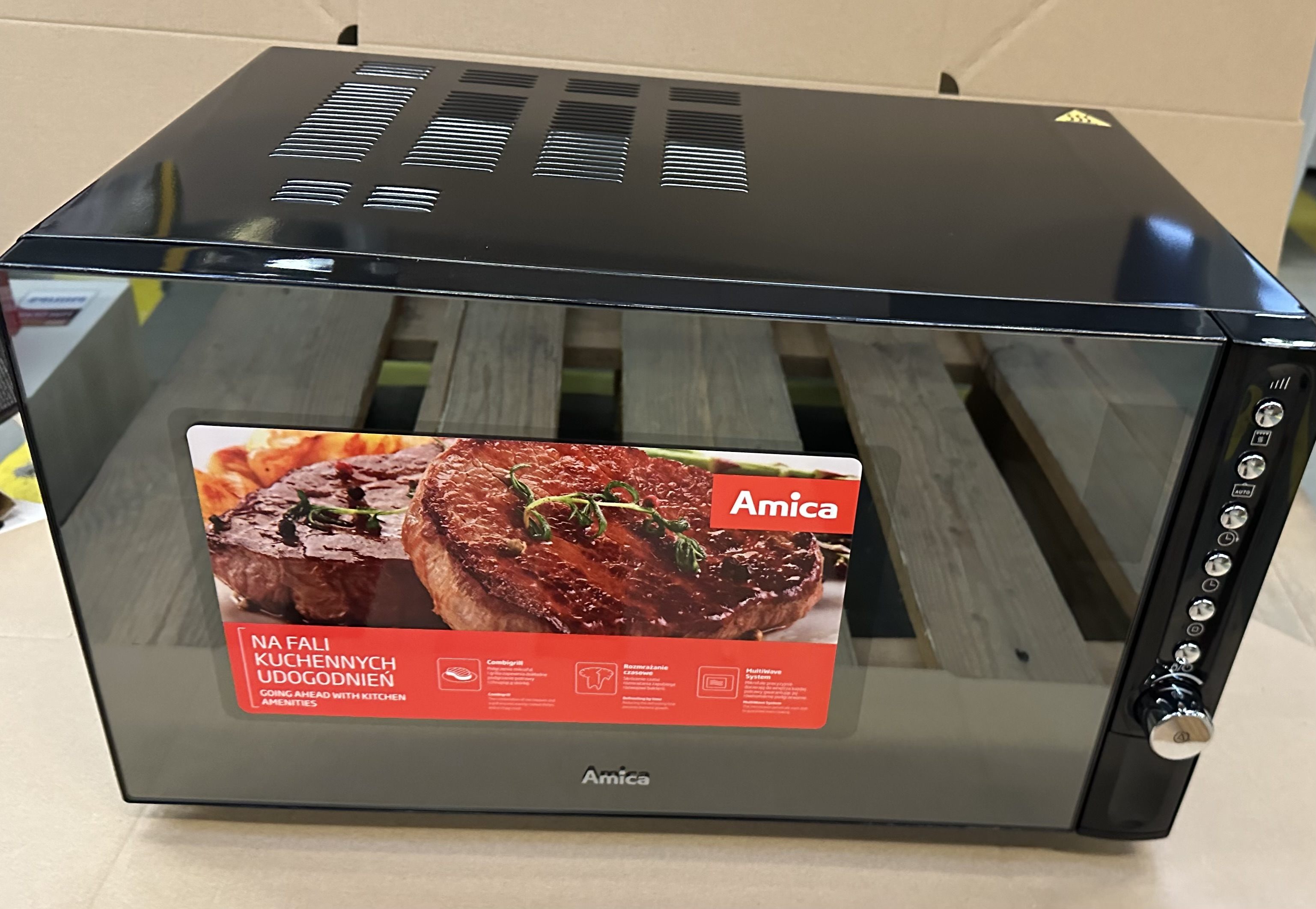 OUTLET - Kuchenka mikrofalowa AMICA AMGF23E1GB 23L z grillem Czarny