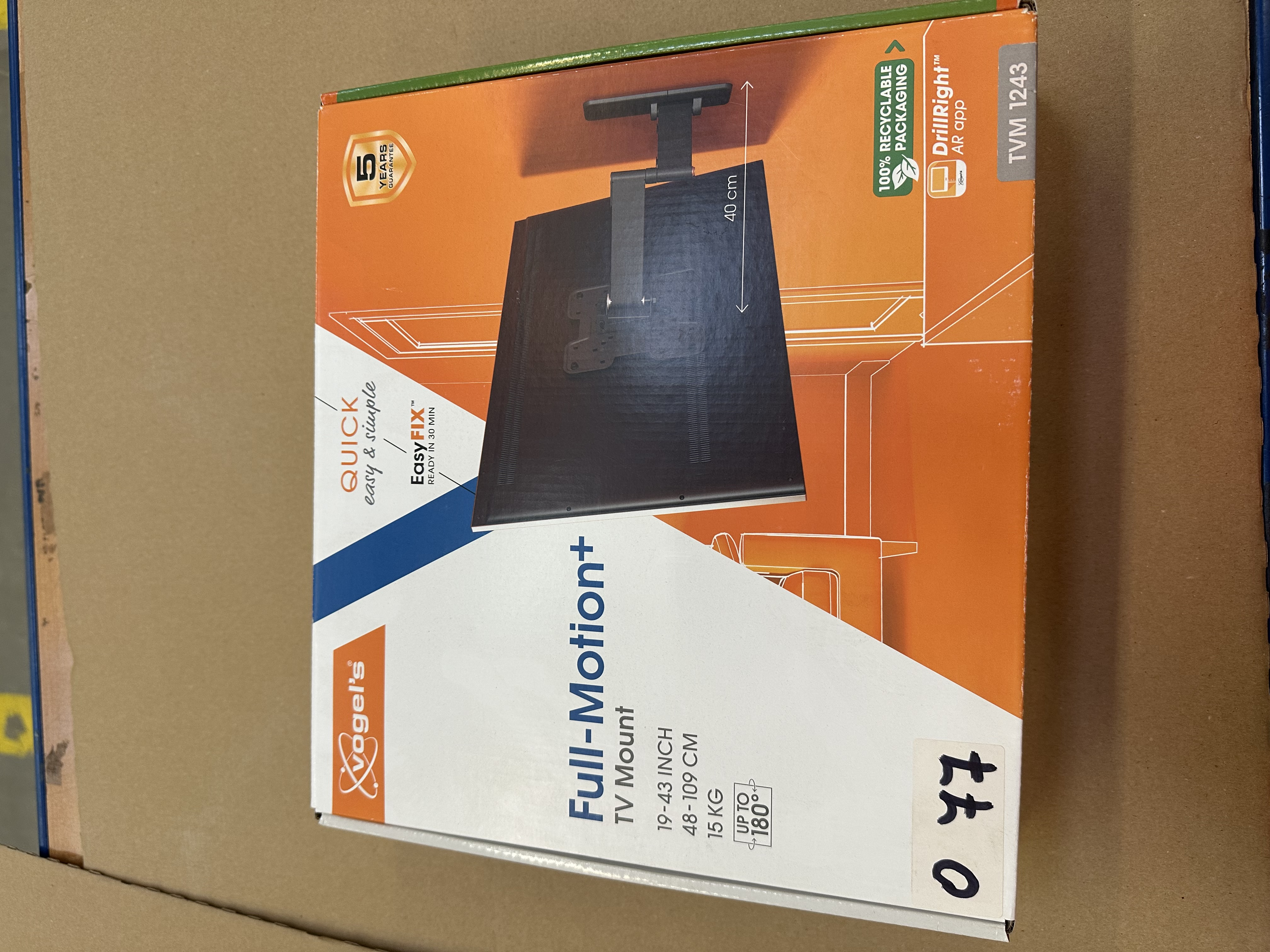 Pudełko uchwytu TV, czarno-białe, z pomarańczowym tłem.