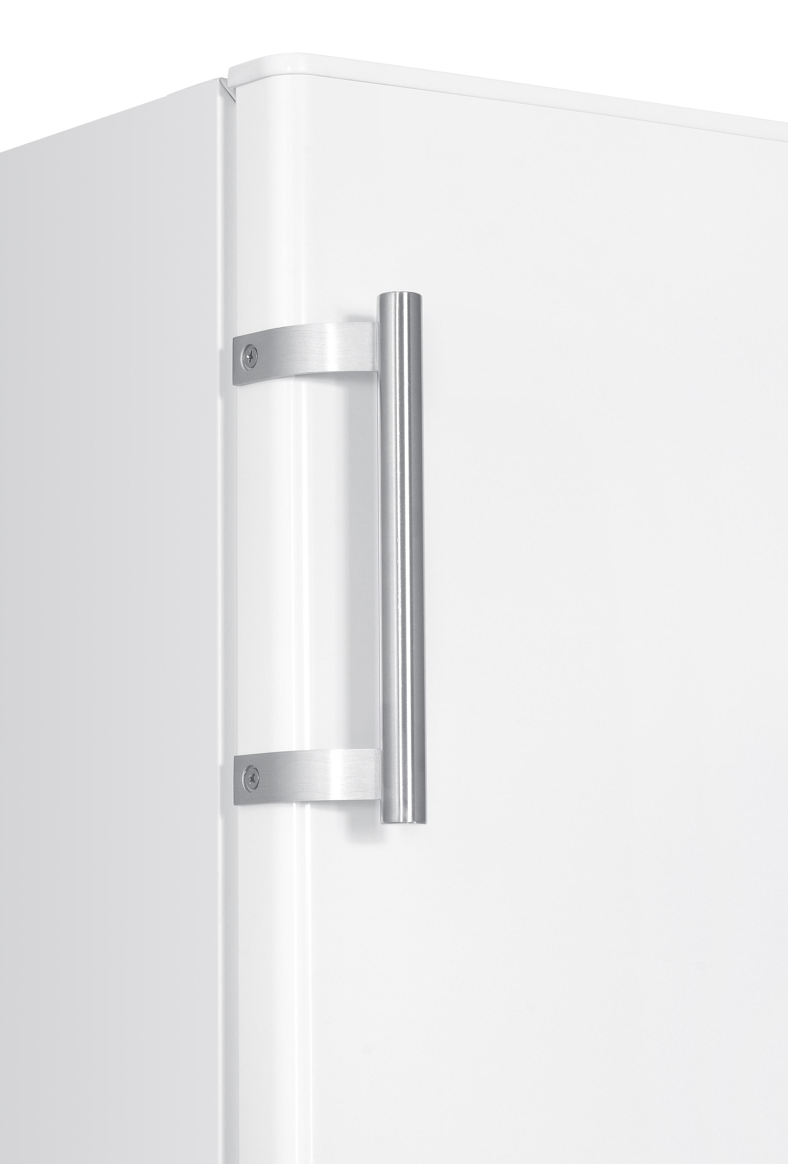 Nahaufnahme einer weißen Kühlschranktür mit silbernem Griff. Der Griff ist eine lange, vertikale Stange.