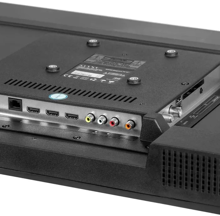 Tył czarnego telewizora z widocznymi różnymi portami wejściowymi.