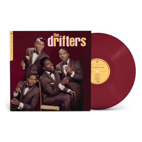 A The Drifters album borítója, a csoport öltönyben. Egy piros bakelit lemez van mellette.