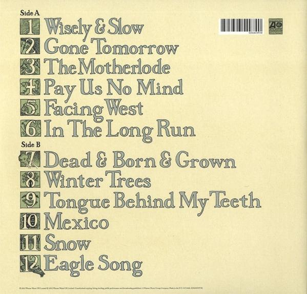 Egy album hátlapja tracklistával. A és B oldal listázása. Szöveg világos bézs háttéren.