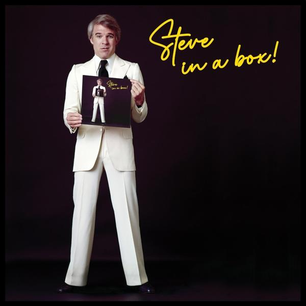 Steve Martin a "Steve in a box!" albumát tartja, fehér öltönyt visel. Fekete háttér a "Steve in a box!" szöveggel.