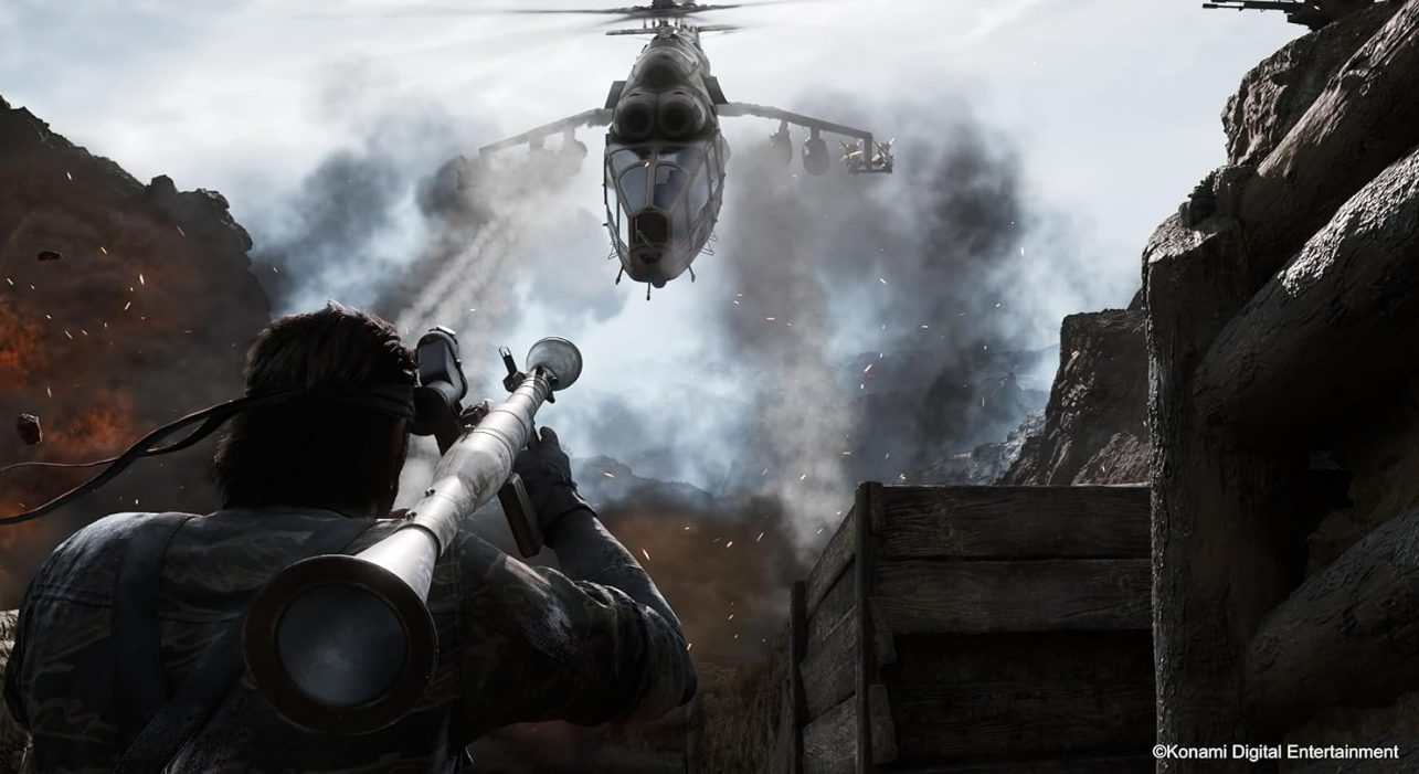 Soldat zielt mit einem Raketenwerfer auf einen Hubschrauber. Rauch und bergiger Hintergrund.