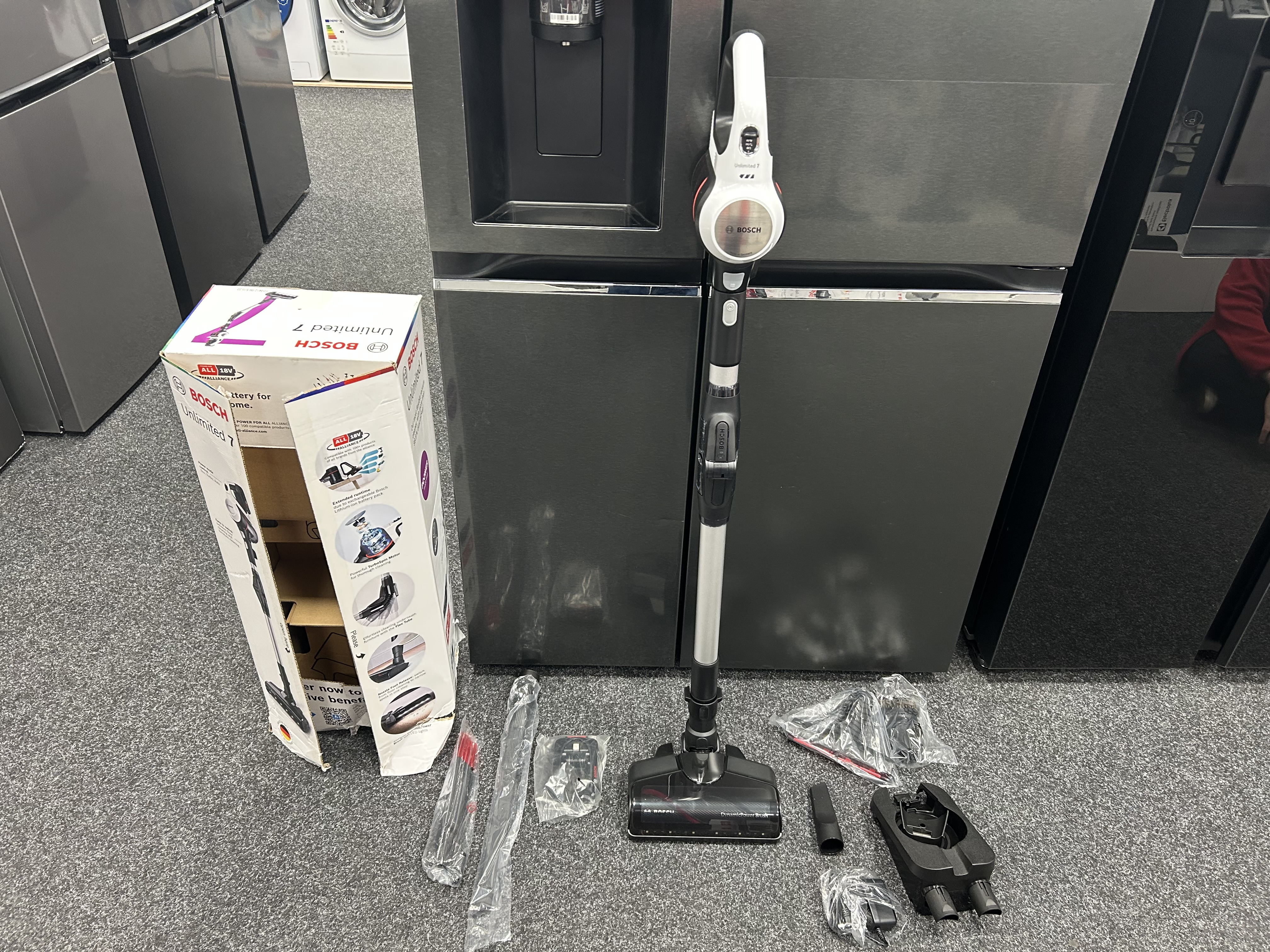 Outlet - Odkurzacz bezprzewodowy BOSCH BCS711XXL Unlimited 7 Biały