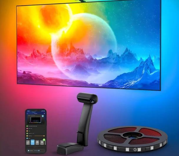 Telewizor z konfiguracją oświetlenia i telefonem.