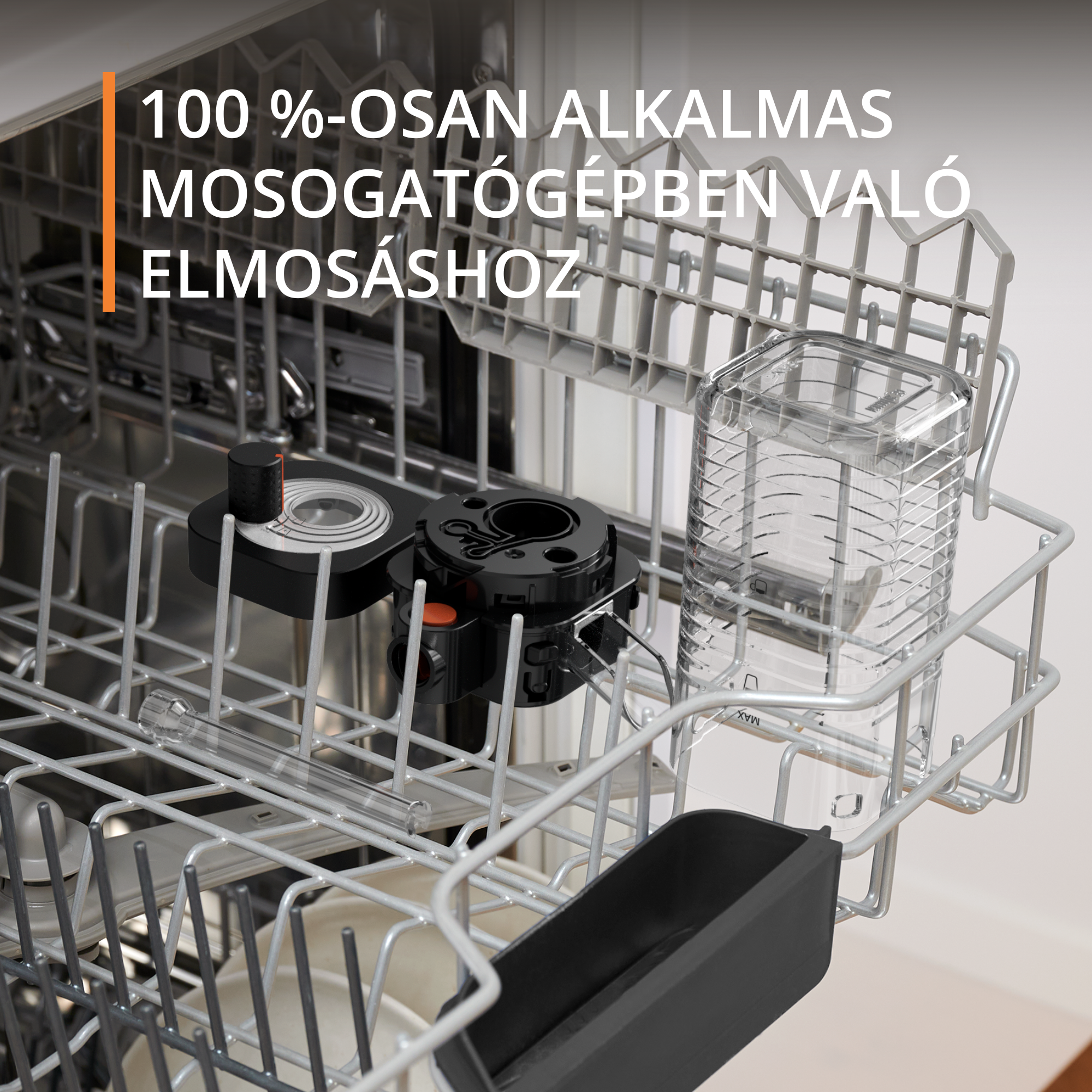 Mosogatógép kosár fekete és átlátszó műanyag alkatrészekkel. Magyar nyelvű szöveg. Fehér háttér.