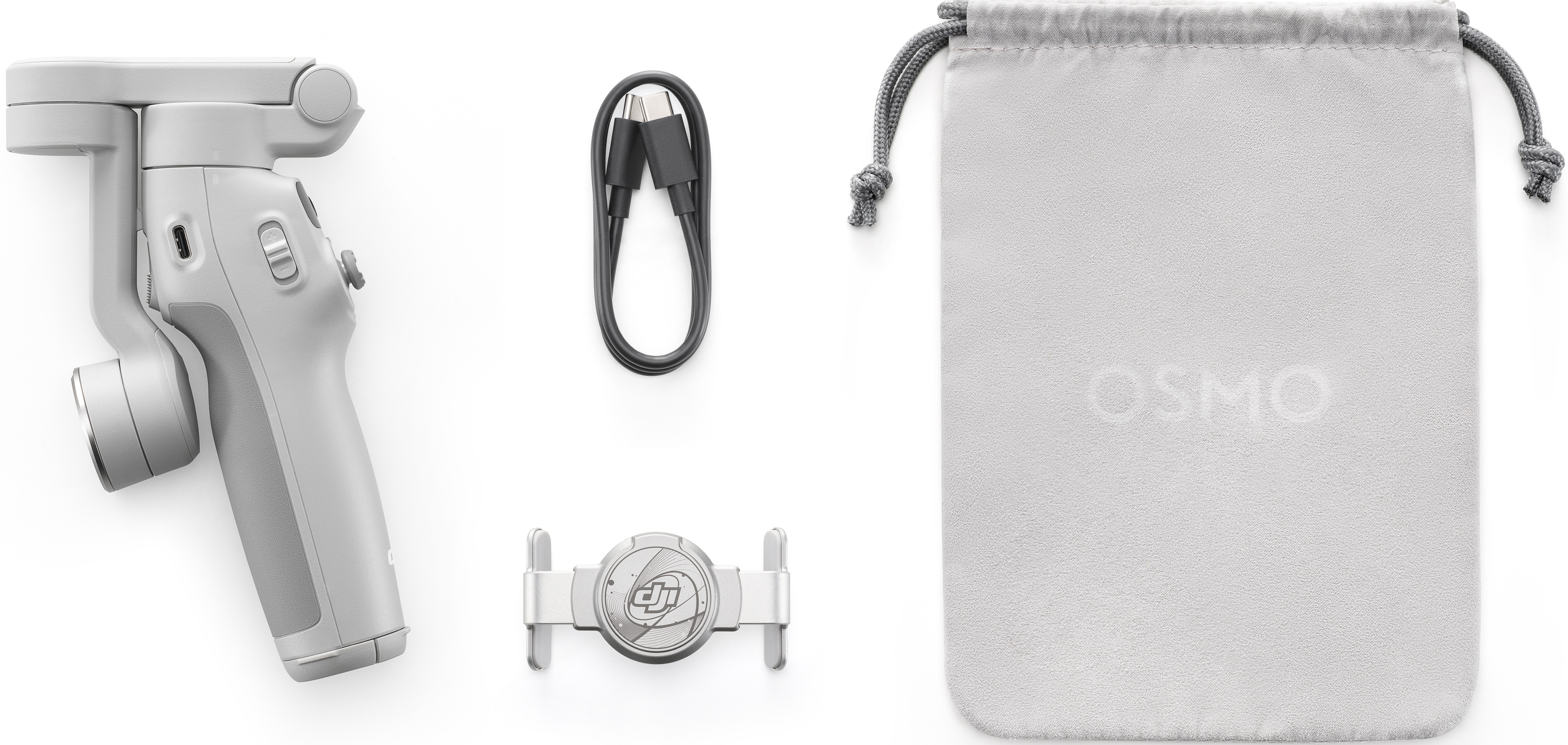 Un stabilisateur de cardan portable avec accessoires, dont un sac et un câble.