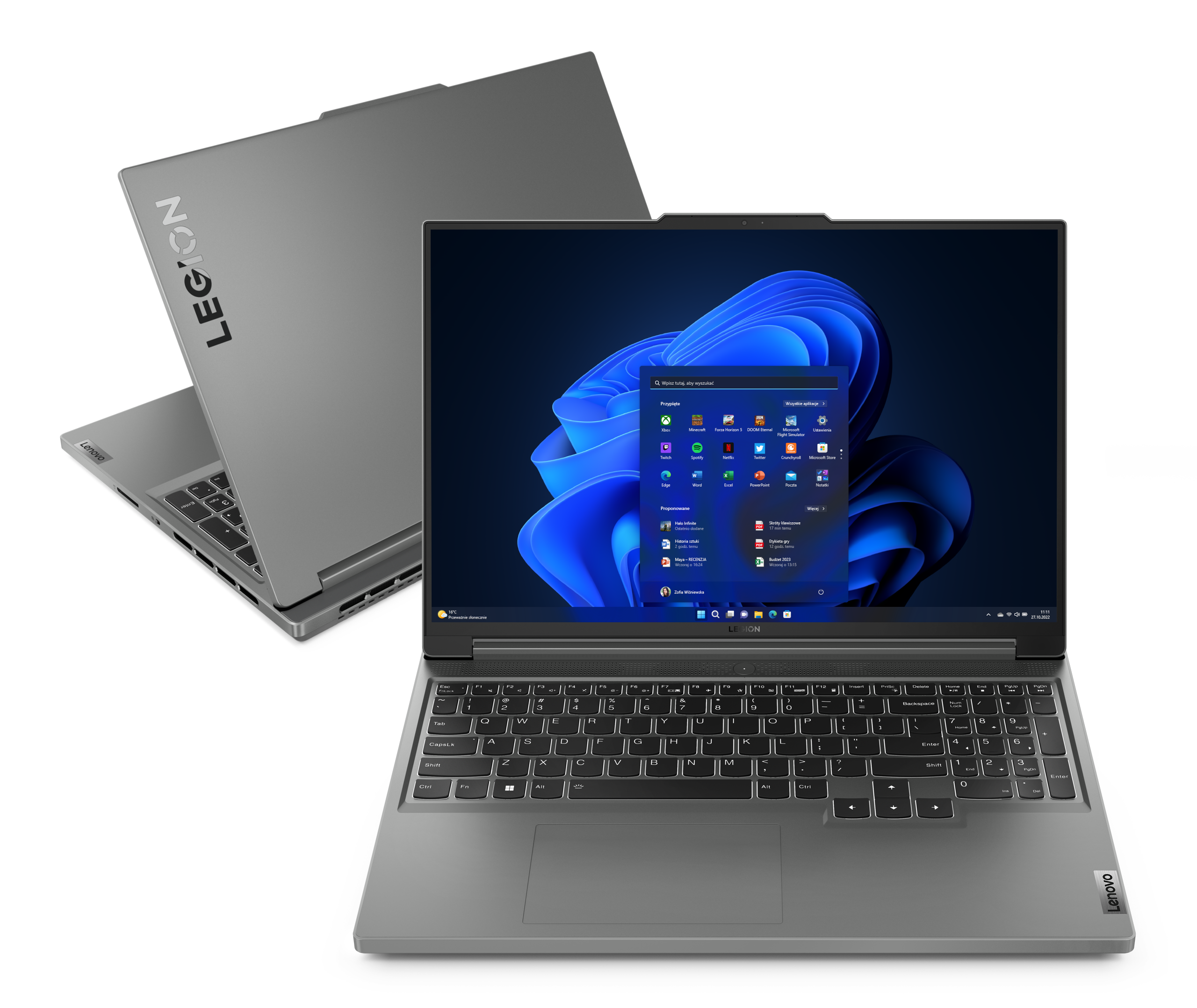 Dwa szare laptopy Lenovo. Laptop na pierwszym planie jest otwarty, pokazuje pulpit Windows. Laptop w tle jest zamknięty.