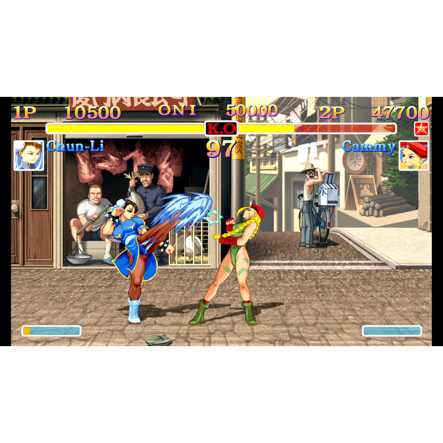 Street Fighter II-spel. Chun-Li vecht tegen Cammy. Menigte op de achtergrond.