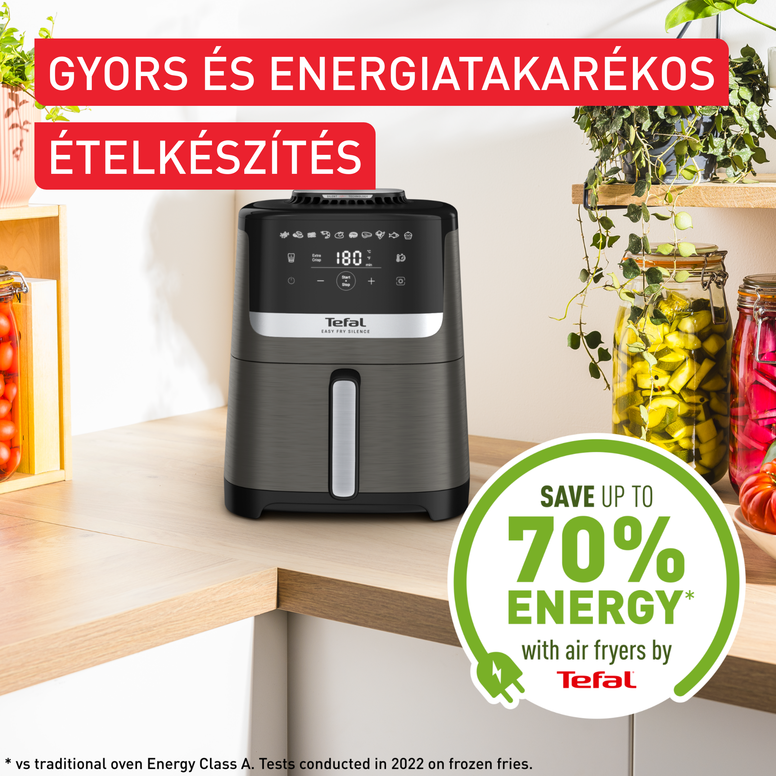 Fekete-szürke légfrissítő, szöveggel és energiatakarékos grafikával.