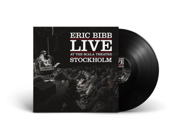 Az Eric Bibb Live at the Scala Theatre Stockholm című albumának borítója. Egy fekete bakelit lemez mellette.