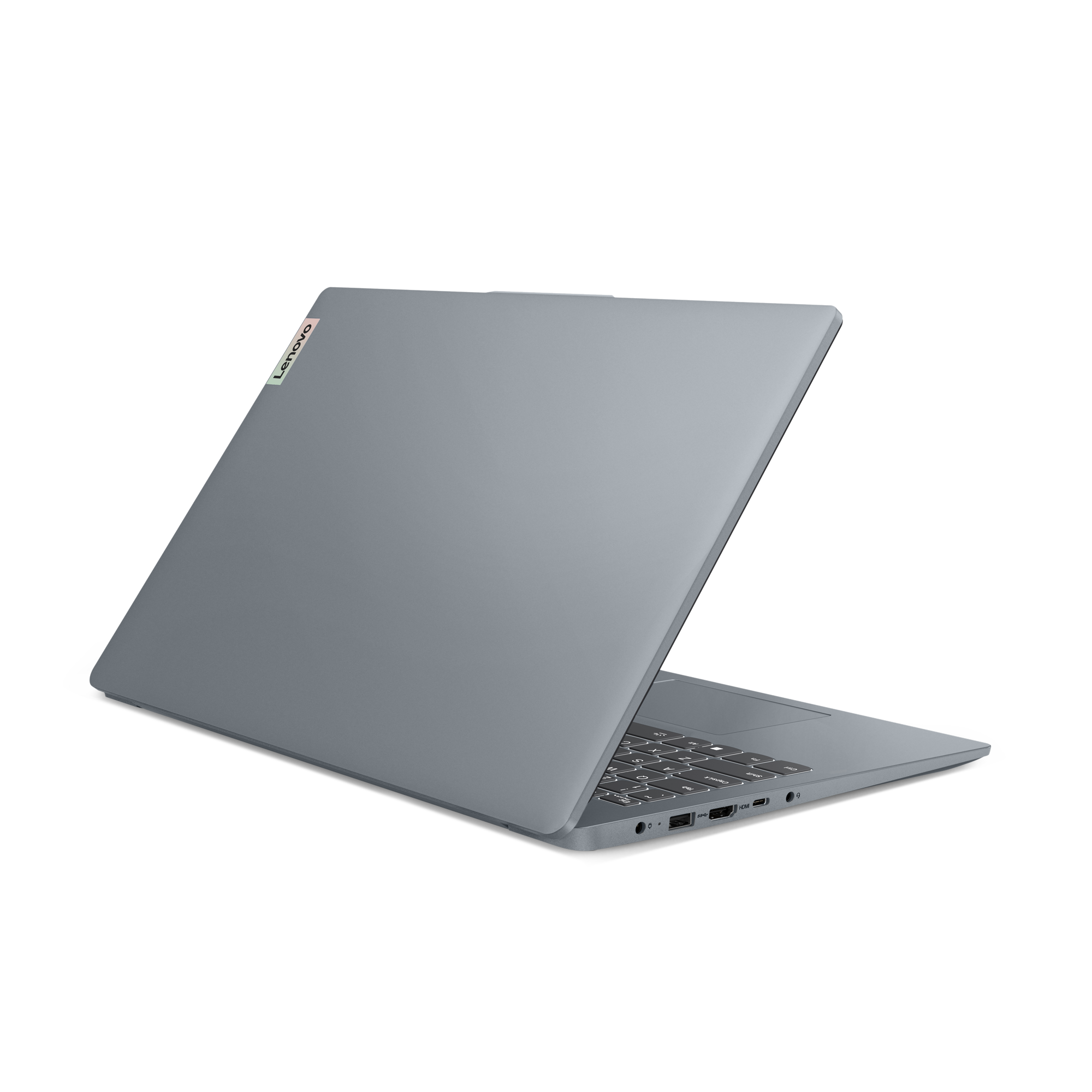 Gri Lenovo dizüstü bilgisayar, kapalı, açılı görünüm. Arkada Lenovo logosu, siyah zemin.