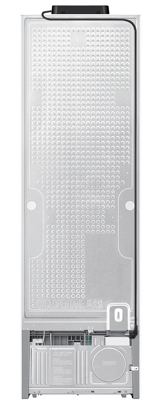 Tył wysokiej, białej lodówki z otworami wentylacyjnymi i przewodem zasilającym.