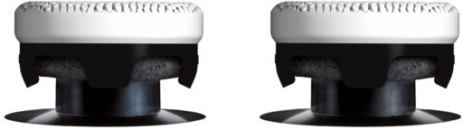 Dwie czarno-białe nakładki na joystick, widok z boku. Mają białą górę, czarną podstawę i czarny pierścień.
