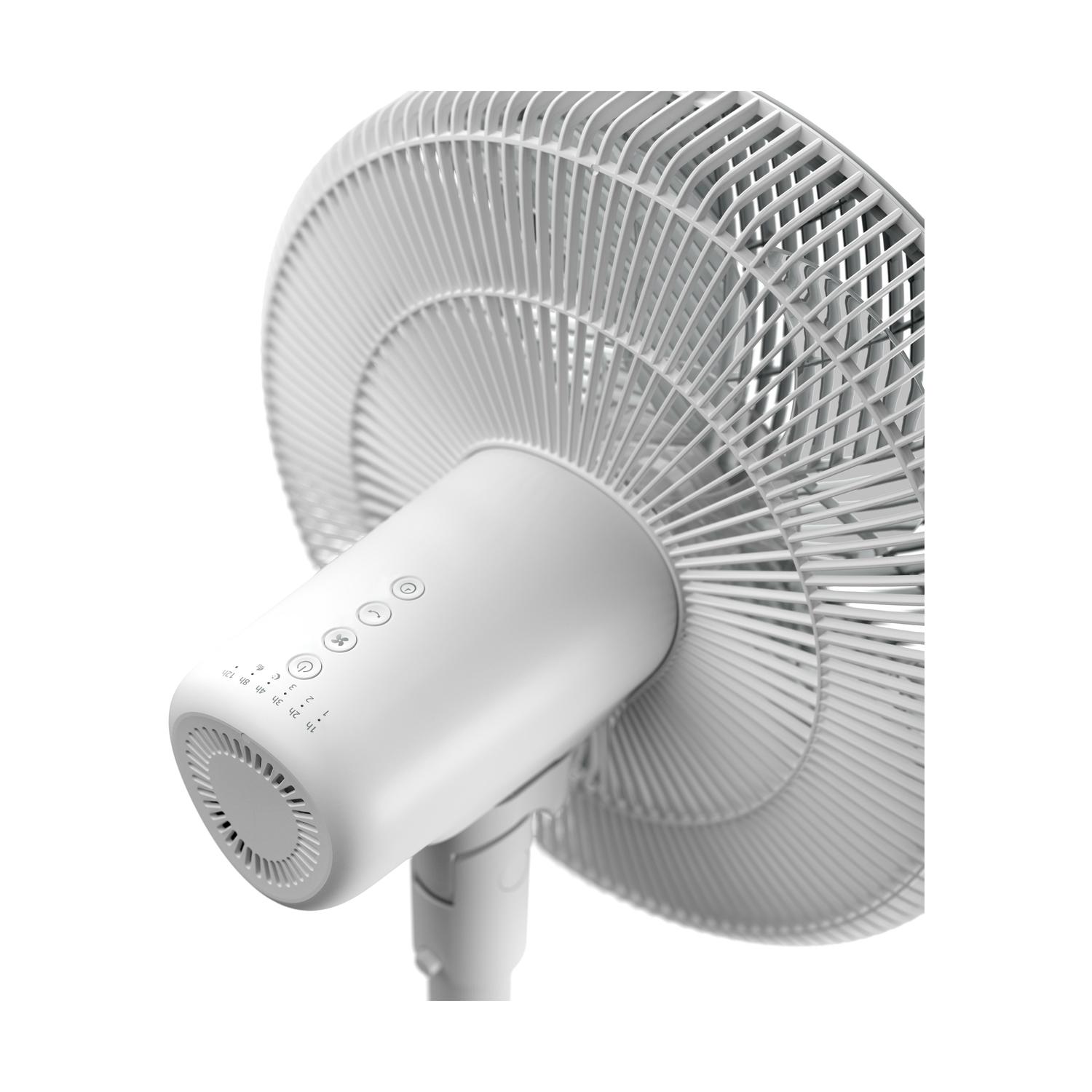 Ventilatore a colonna bianco con testa arrotondata, con pannello di controllo e protezione ventola.