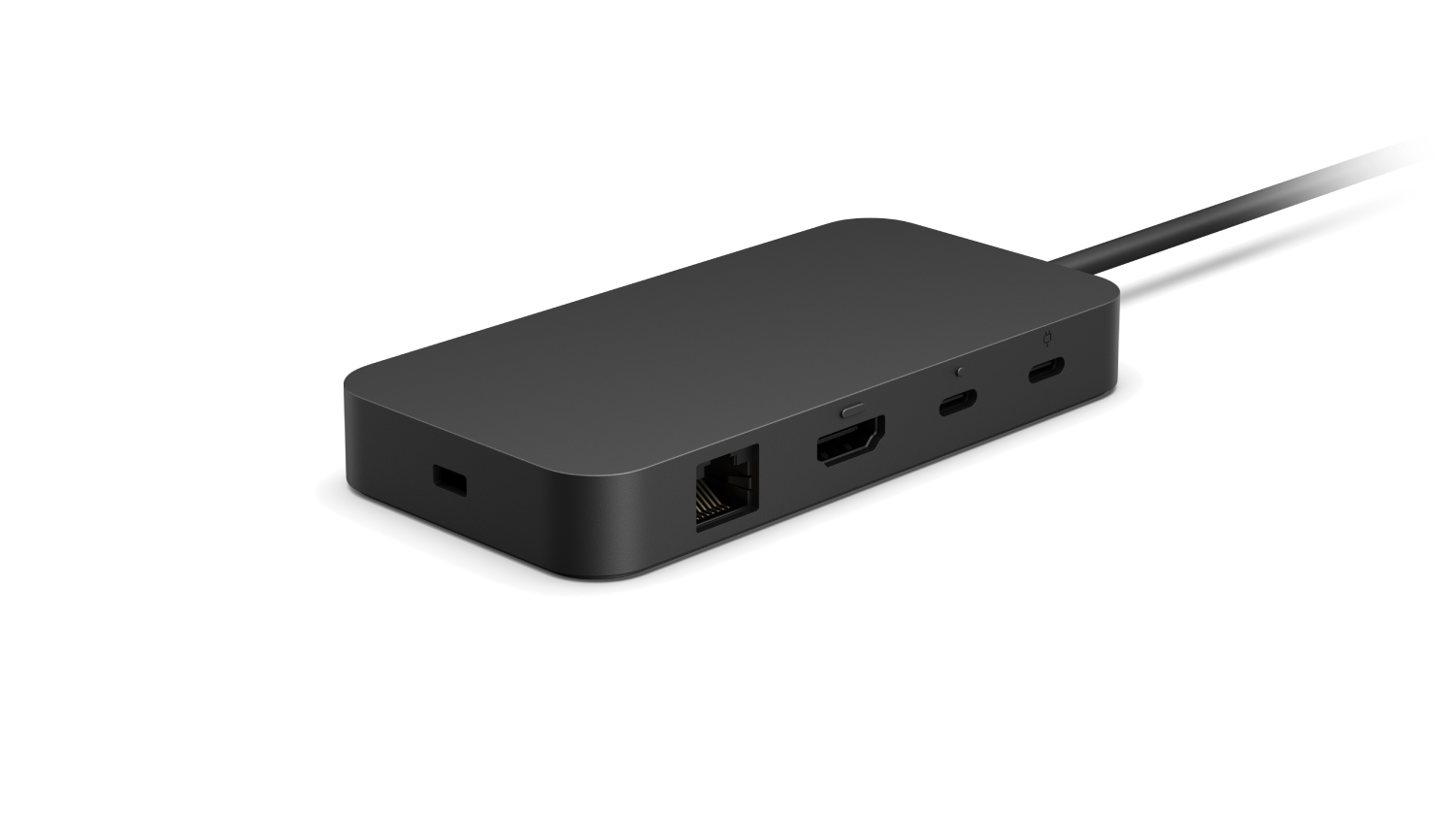 Hub negro con puertos: Ethernet, HDMI, USB, USB-C. Fondo negro.
