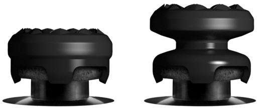 Dwie czarne nakładki na joystick, jedna krótsza od drugiej. Obie mają żebrowany wzór na górze.