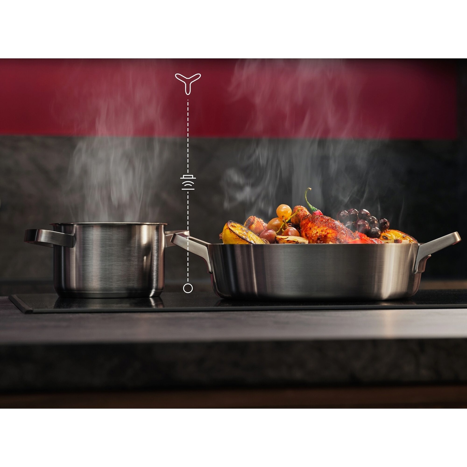 Deux casseroles en acier inoxydable sur une plaque de cuisson noire, vapeur s'élevant, guide visuel.