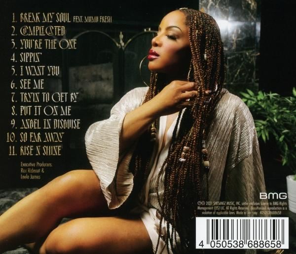 CD-Cover mit Frau, Texten und Schrift. Die Künstlerin blickt nach links.