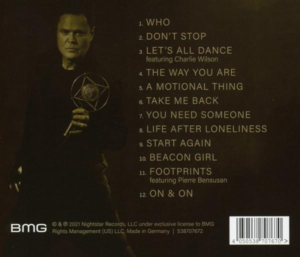 CD-Cover mit Titelliste und Künstler mit Mikrofon. BMG und Nightstar Records Logos.