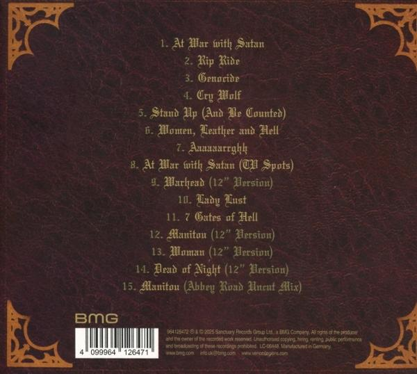 Die Rückseite eines CD-Covers mit Titelliste. Es gibt einen braunen Hintergrund und goldene Details.