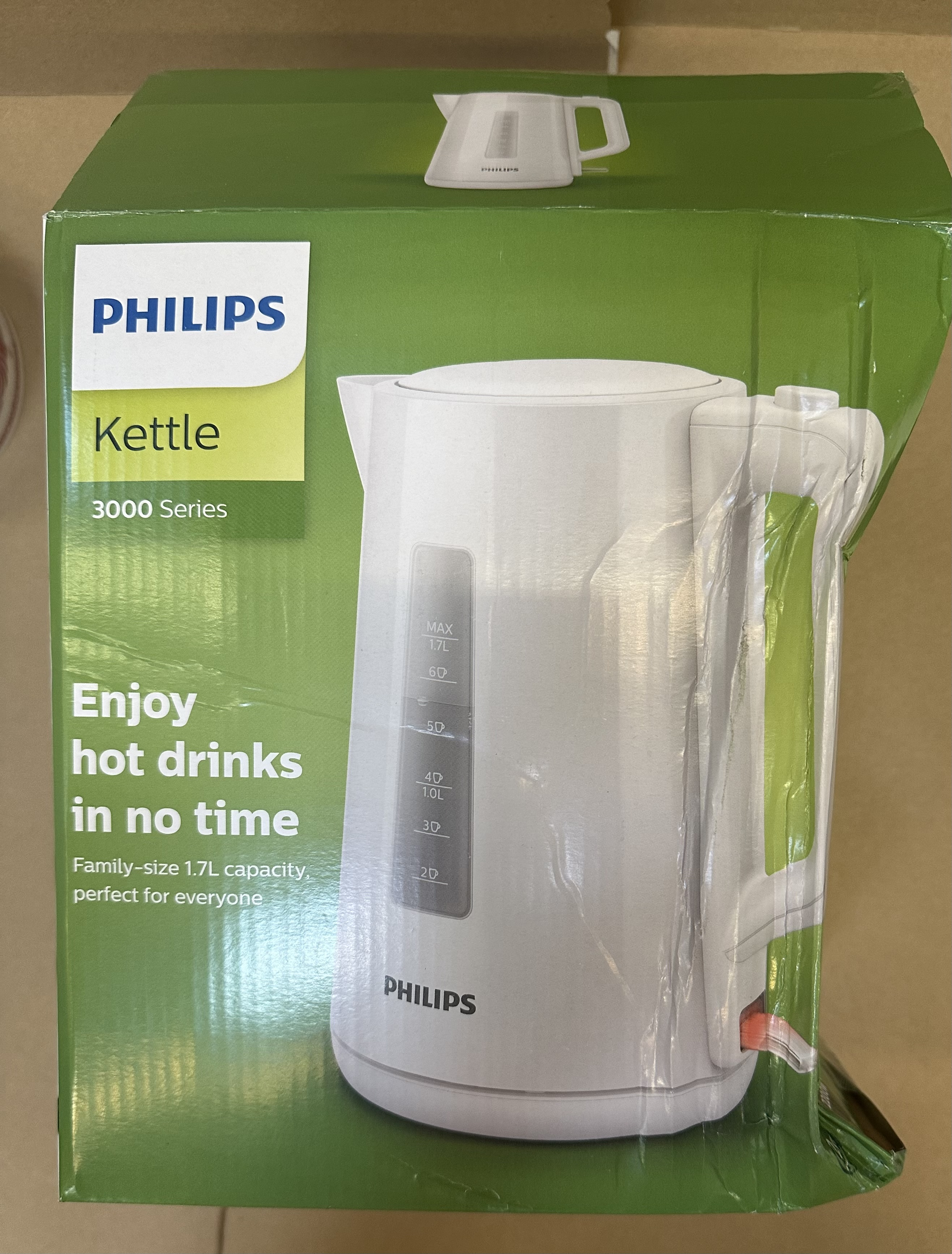 Biały czajnik Philips Seria 3000 jest pokazany na zielonym opakowaniu.