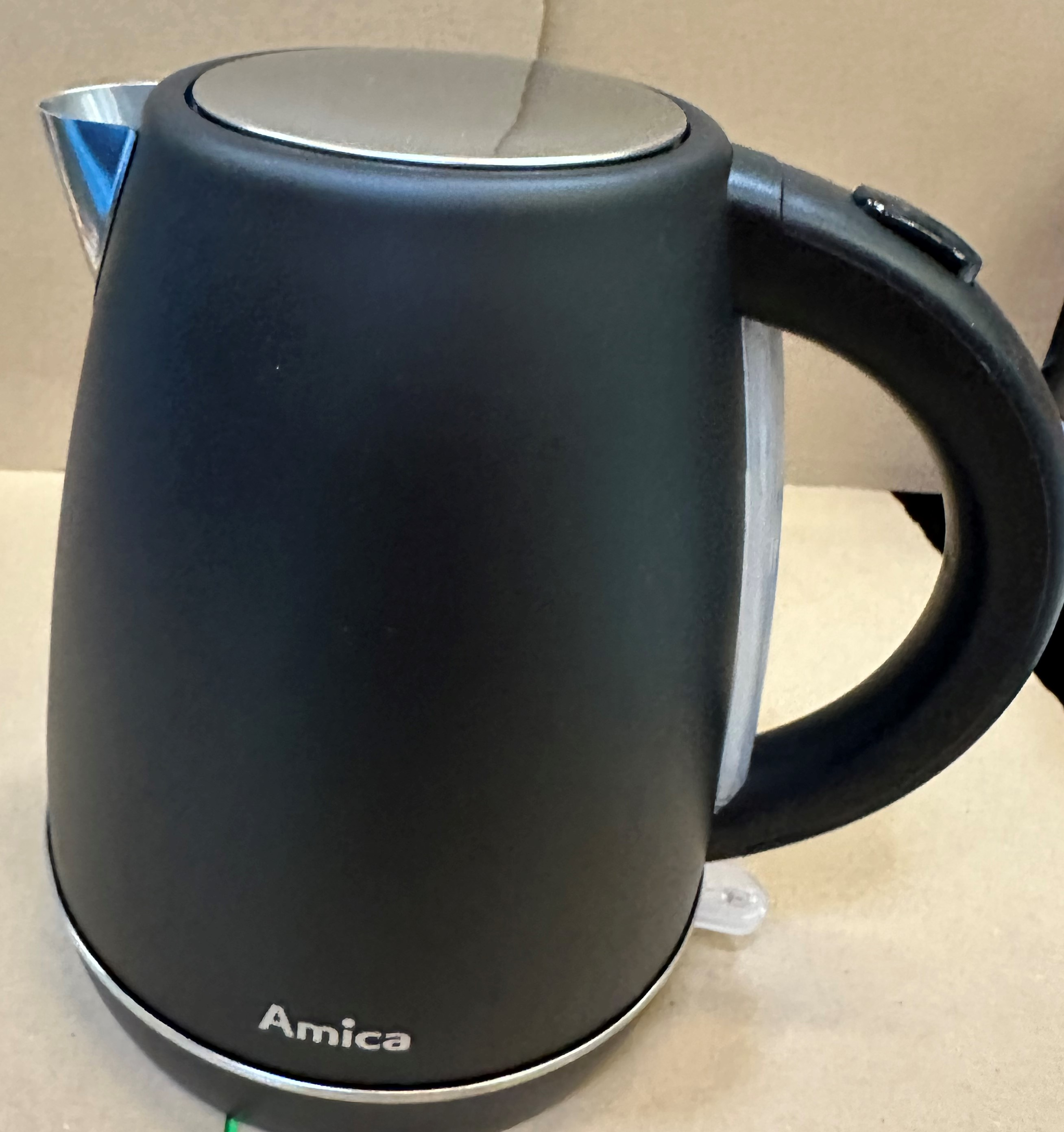 OUTLET Czajnik bezprzewodowy AMICA KF 4030  2200 W, 1,7l Inox-czarny