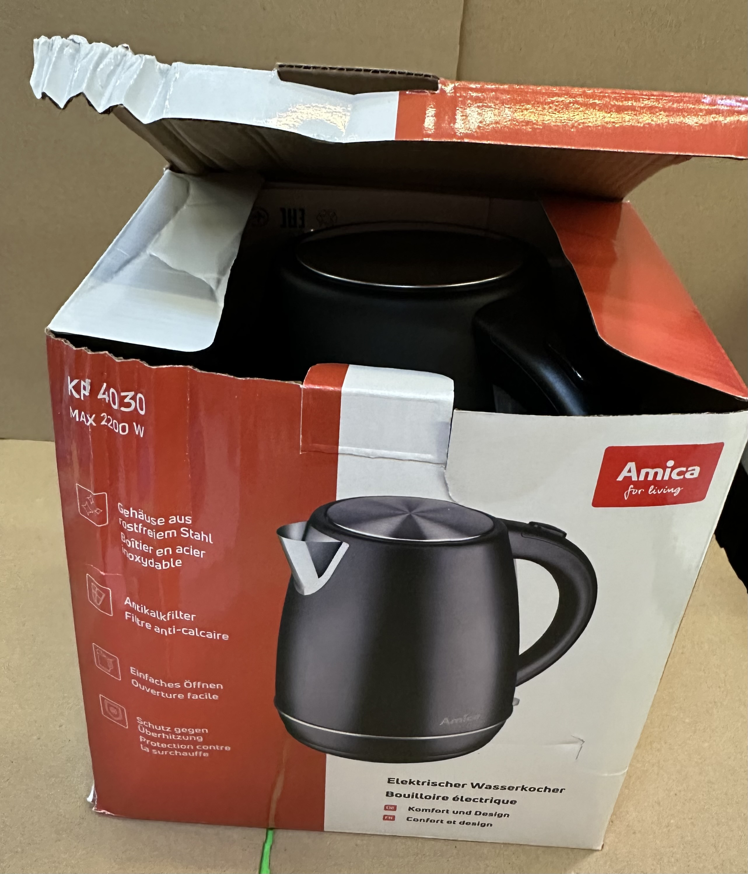 OUTLET Czajnik bezprzewodowy AMICA KF 4030  2200 W, 1,7l Inox-czarny