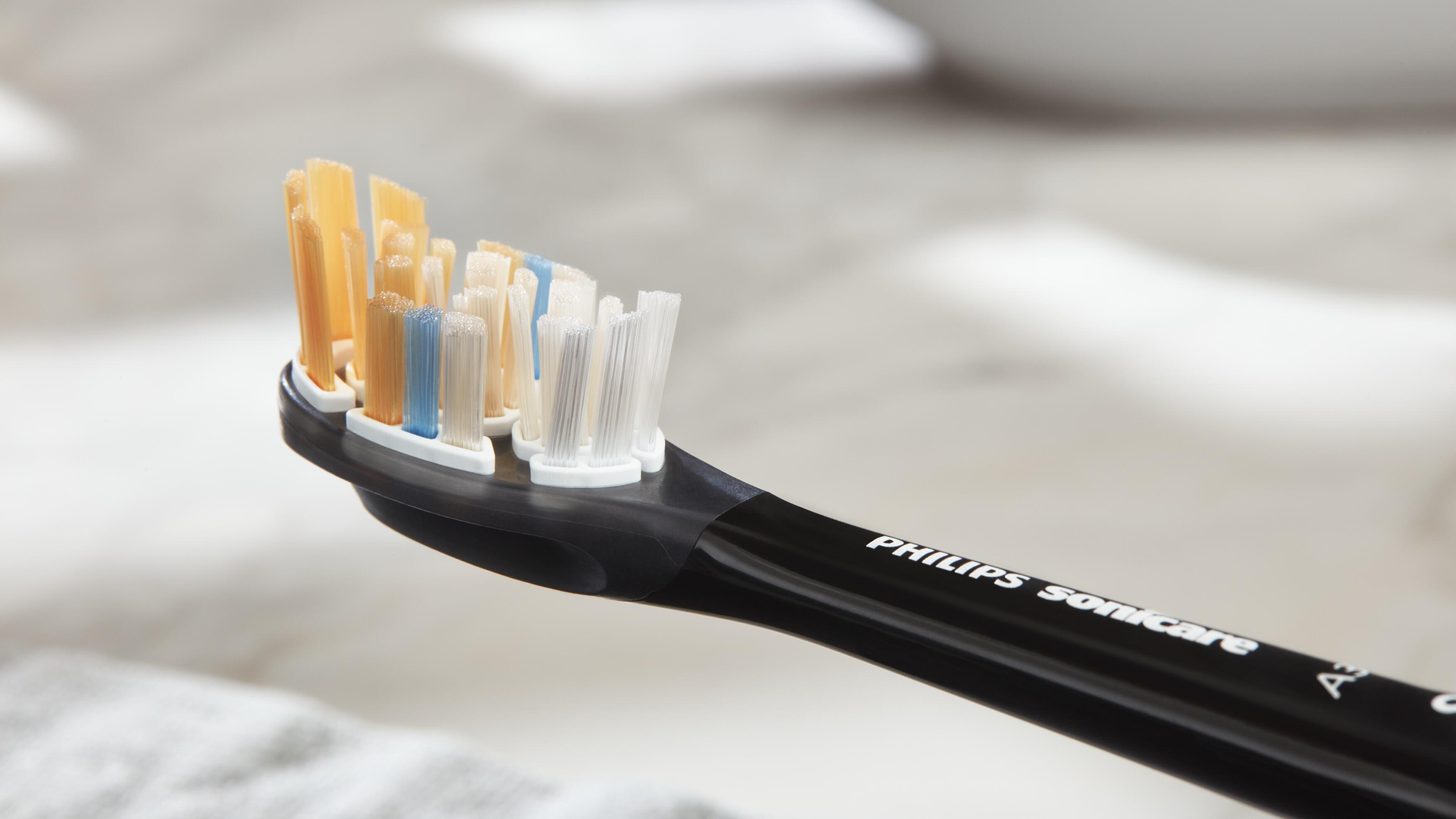Egy fekete Philips Sonicare fogkefe közelképe.