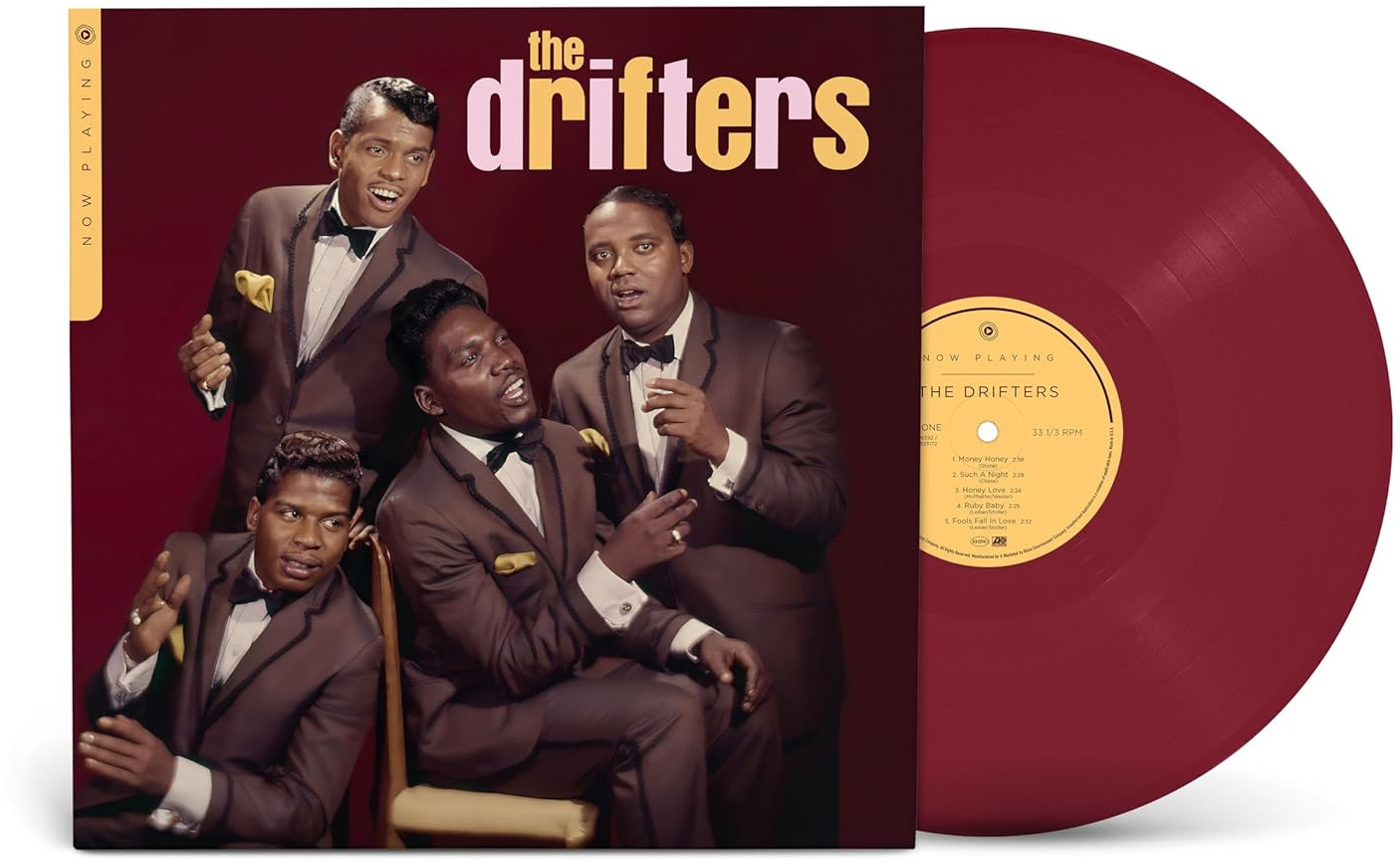 The Drifters album borítója négy öltönyös férfival és egy bordó bakelit lemezzel.