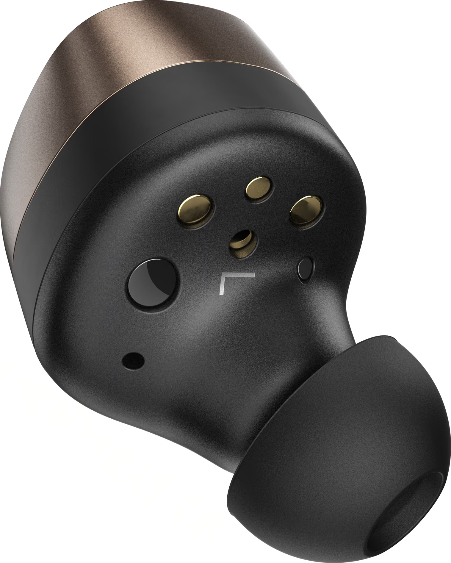 Gros plan d'un écouteur noir et bronze avec trois points de charge dorés et un embout auriculaire noir.